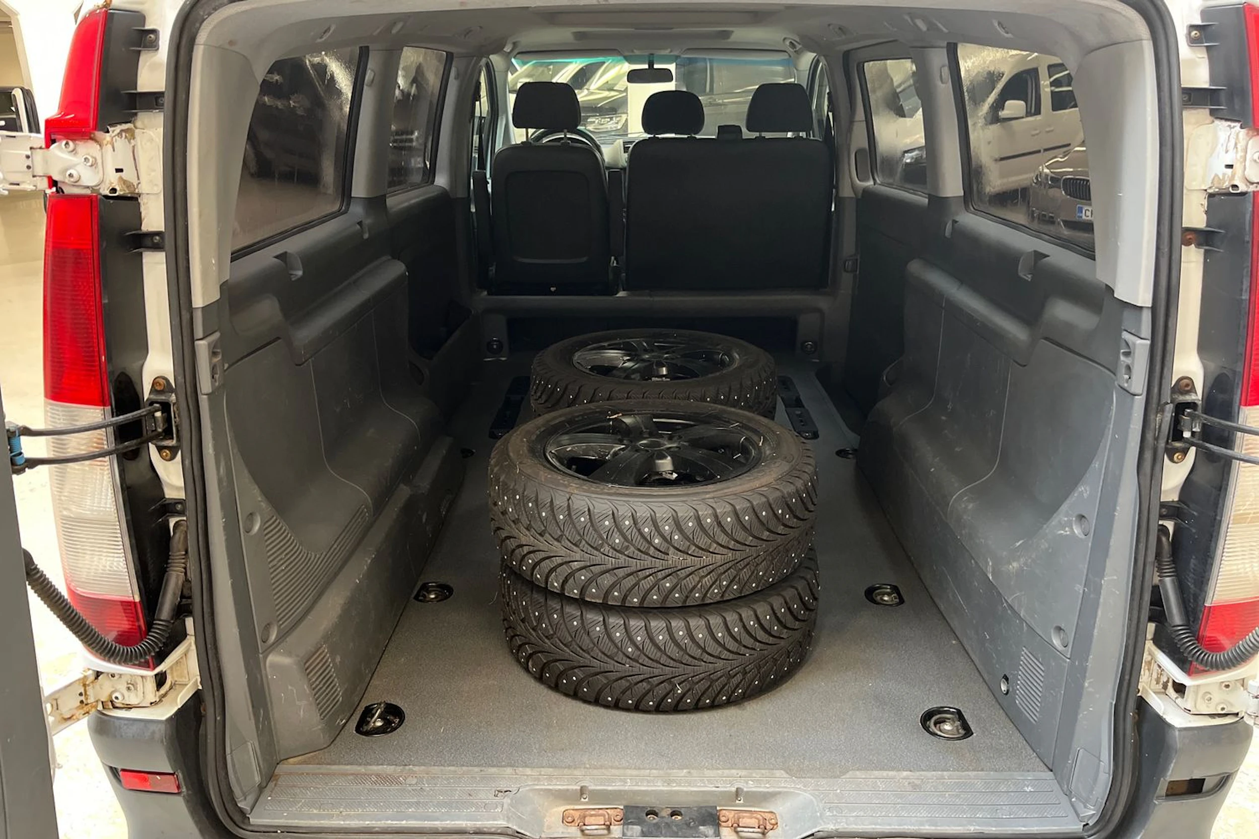 valkoinen Mercedes-Benz Vito 2004 kuva 12.
