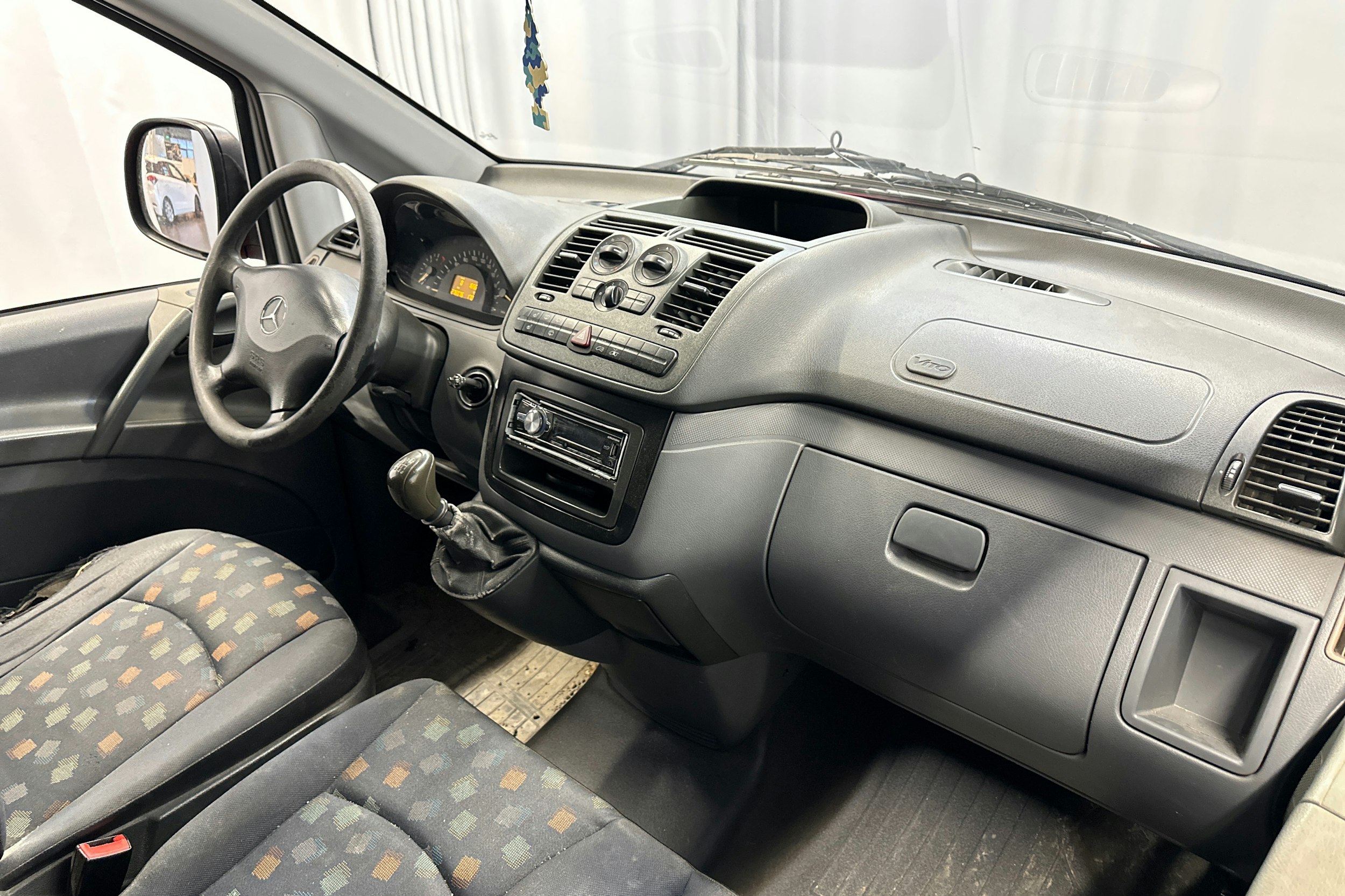 Punainen Mercedes-Benz VITO 2004 kuva 7.