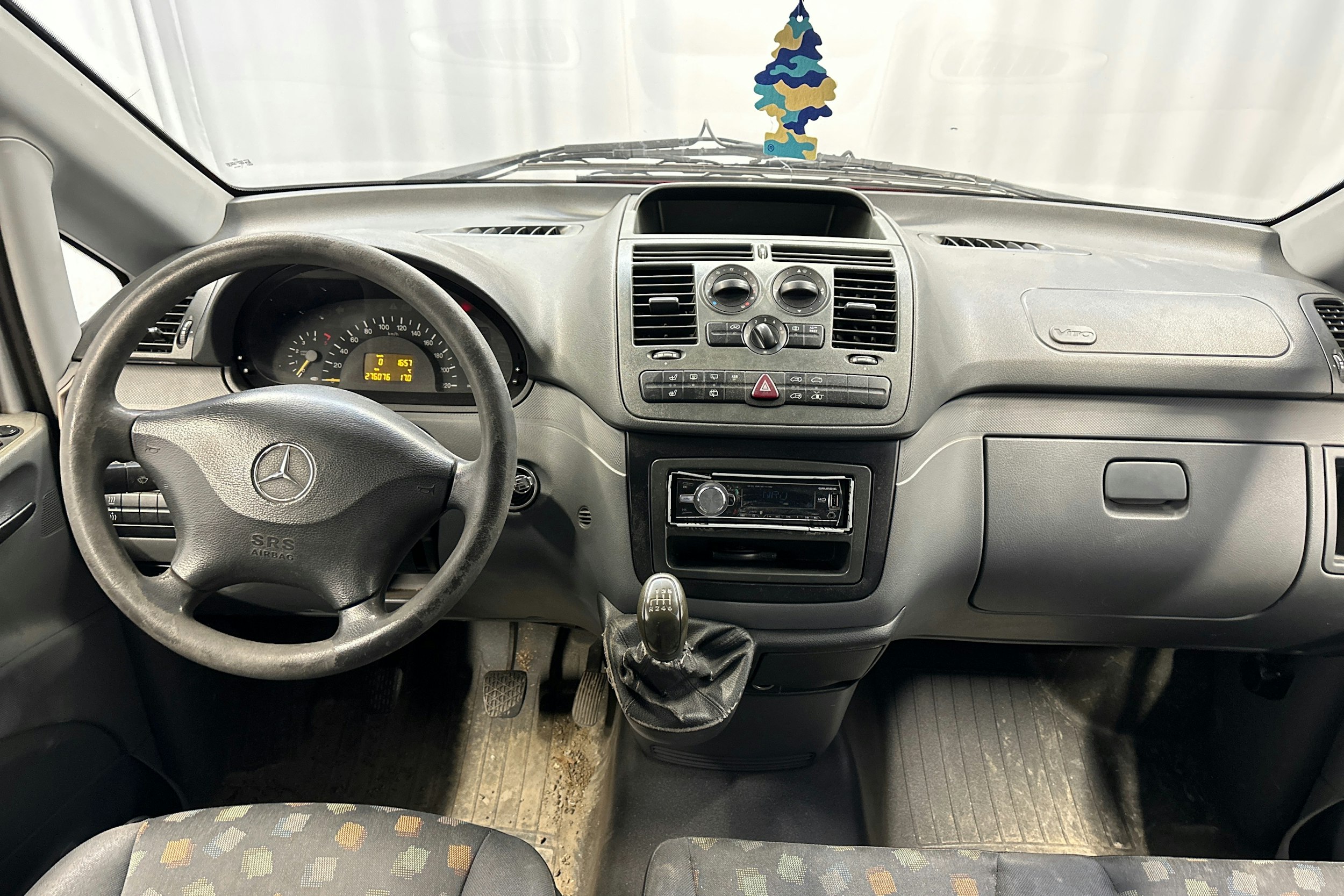 Punainen Mercedes-Benz VITO 2004 kuva 8.