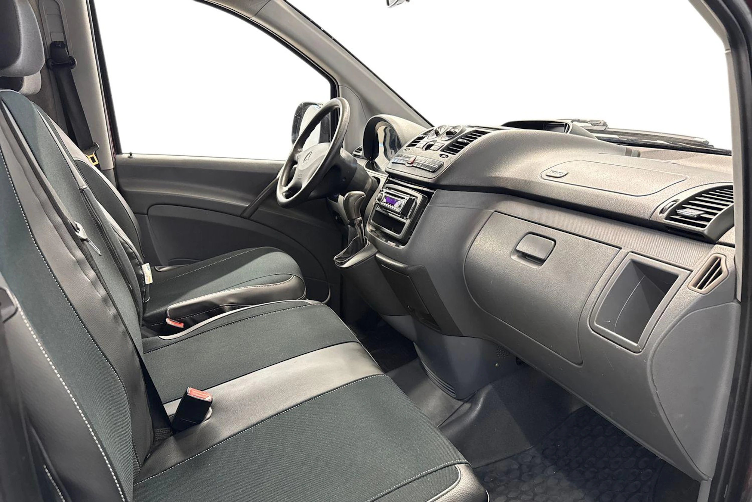 punainen Mercedes-Benz Vito 2006 kuva 9.