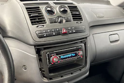 punainen Mercedes-Benz Vito 2006 kuva 16.