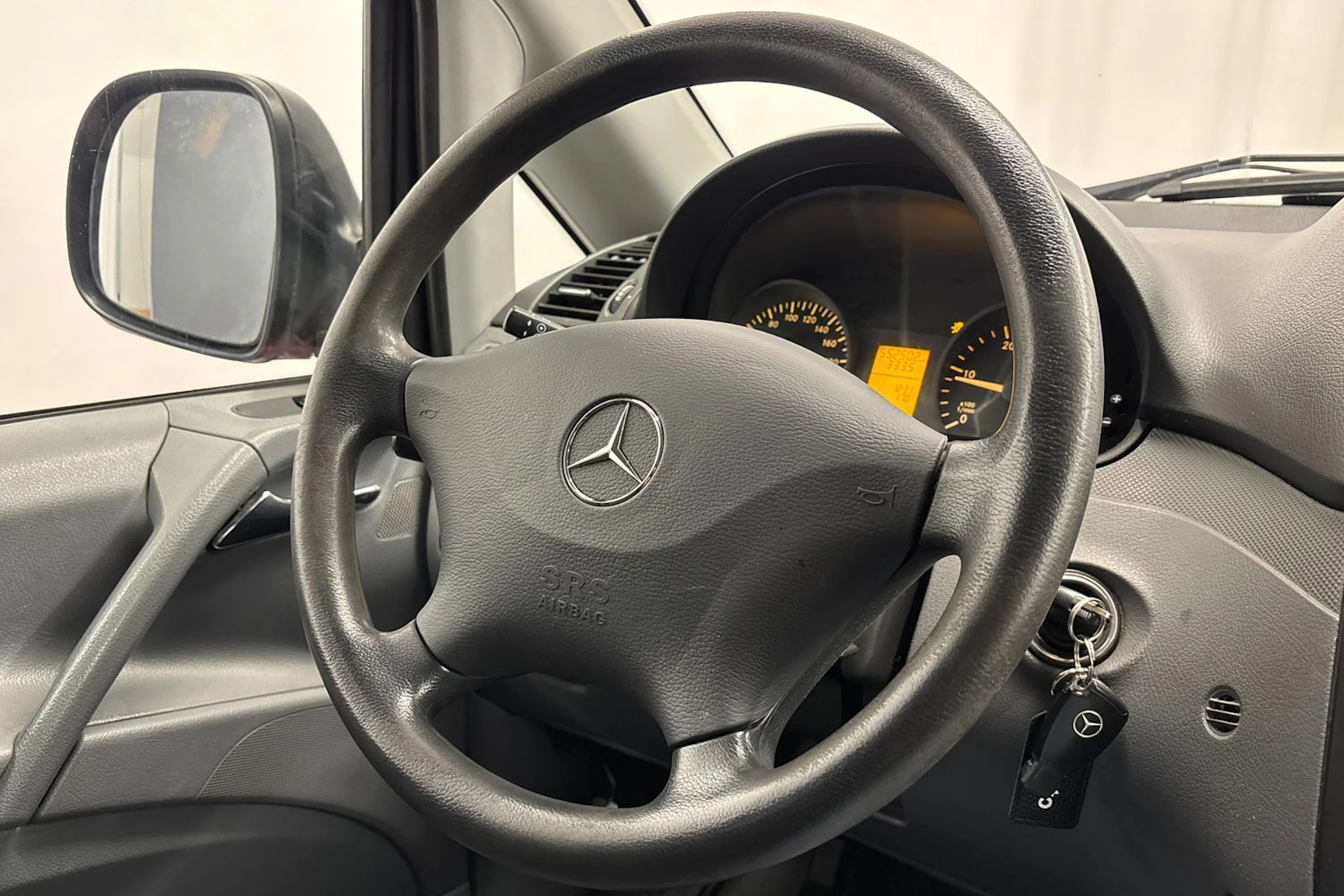 punainen Mercedes-Benz Vito 2007 kuva 13.
