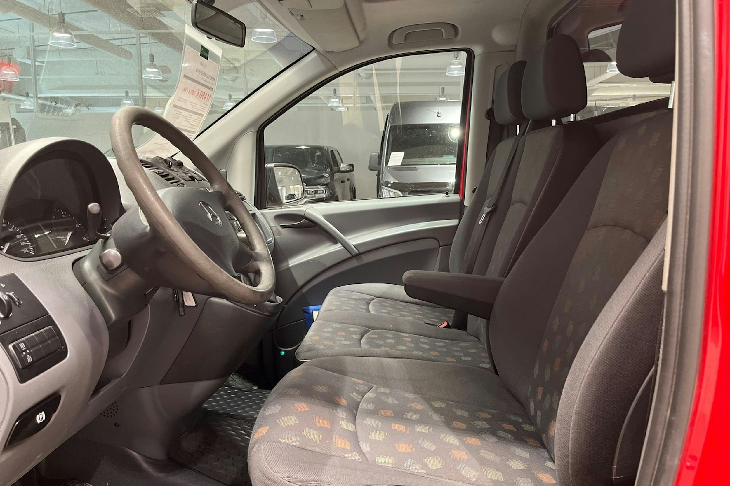 Punainen Mercedes-Benz VITO 2010 kuva 14.
