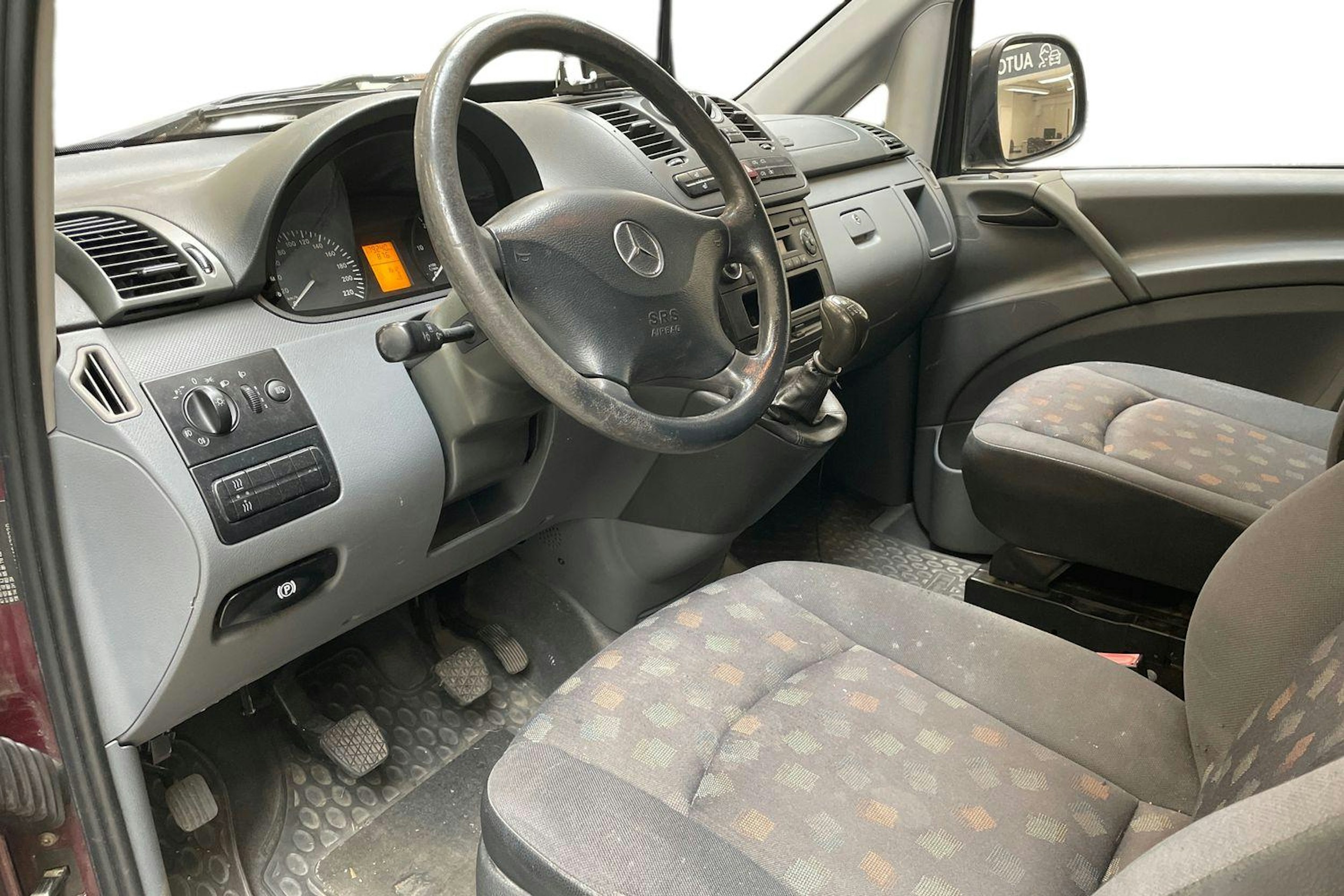 punainen Mercedes-Benz Vito 2010 kuva 6.