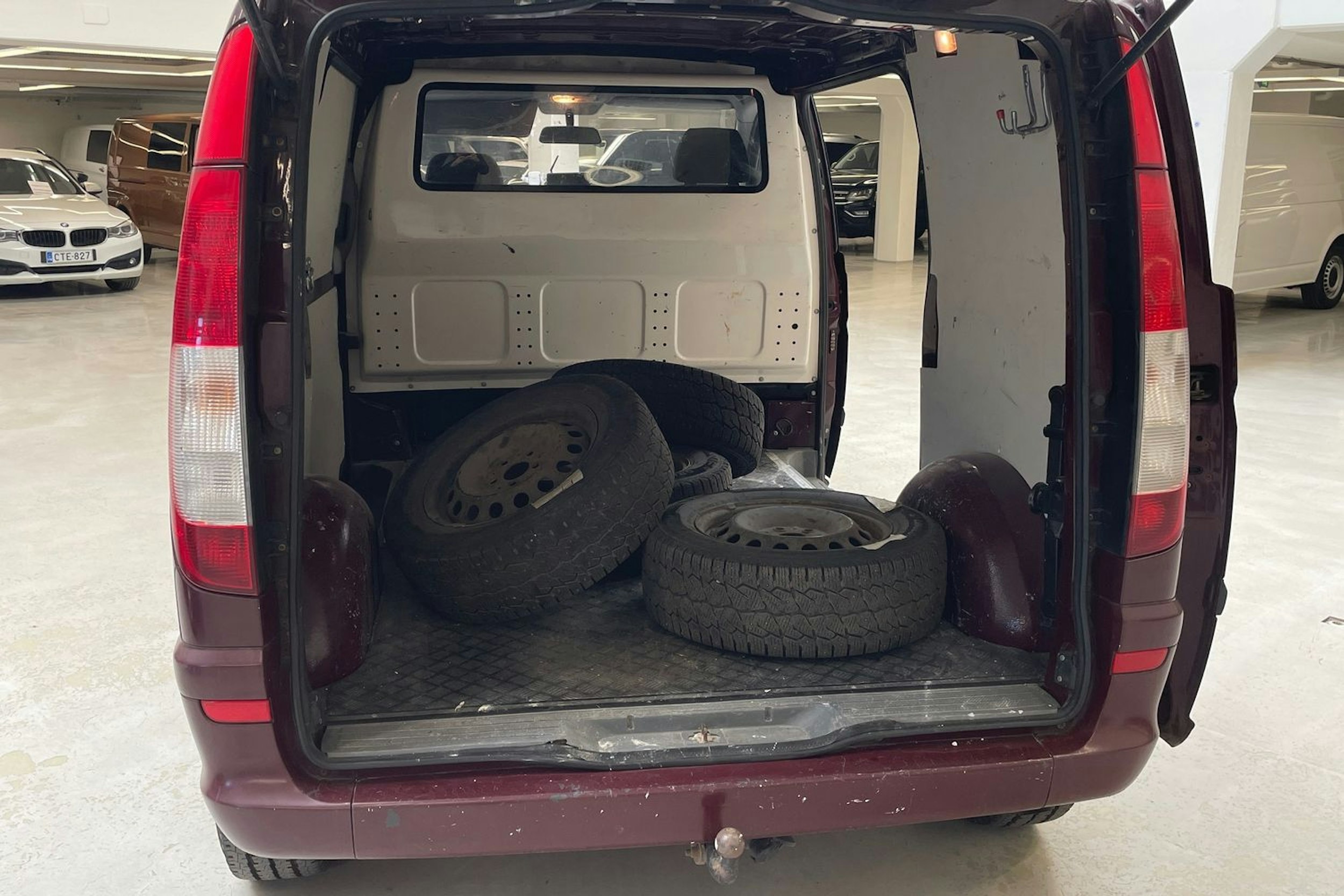 punainen Mercedes-Benz Vito 2010 kuva 12.