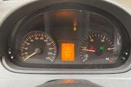 punainen Mercedes-Benz Vito 2010 kuva 15.