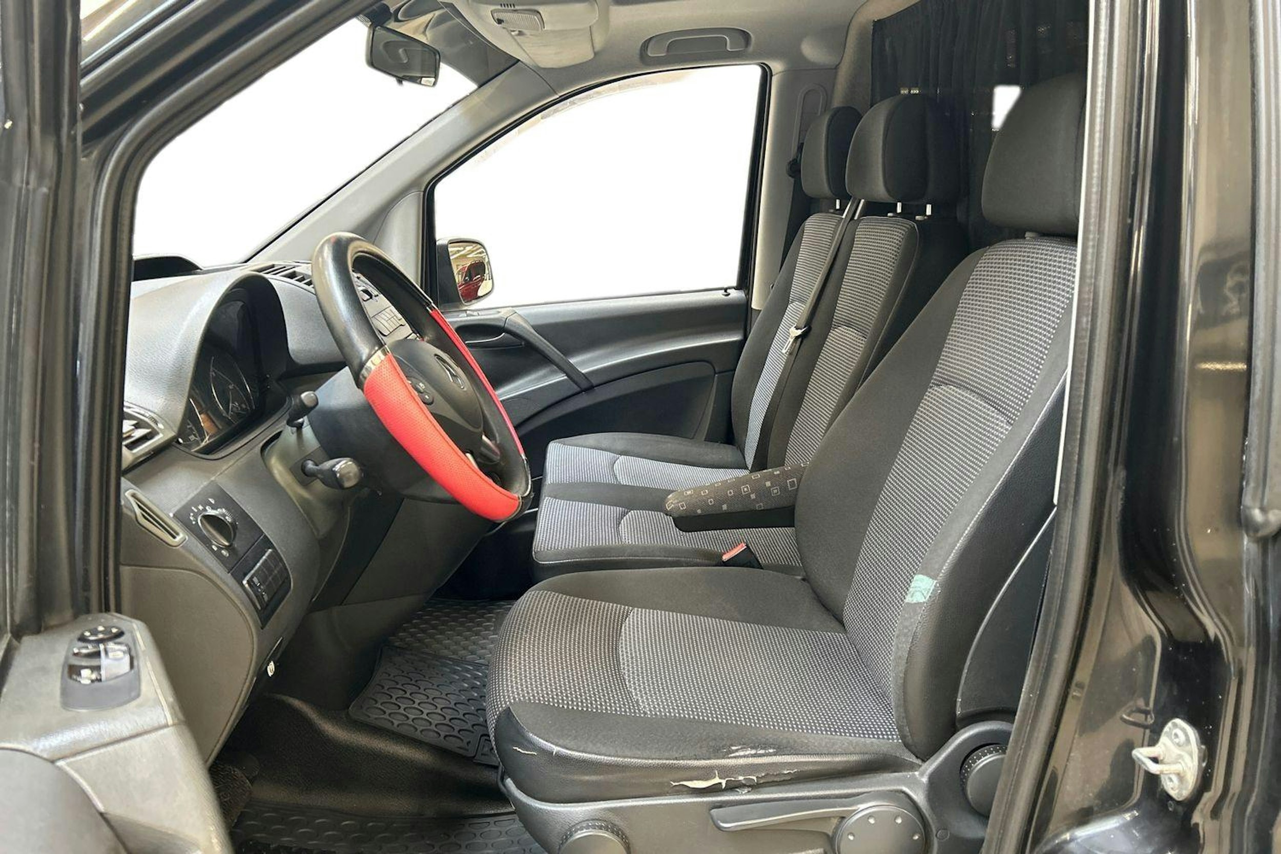 musta Mercedes-Benz Vito 2010 kuva 6.