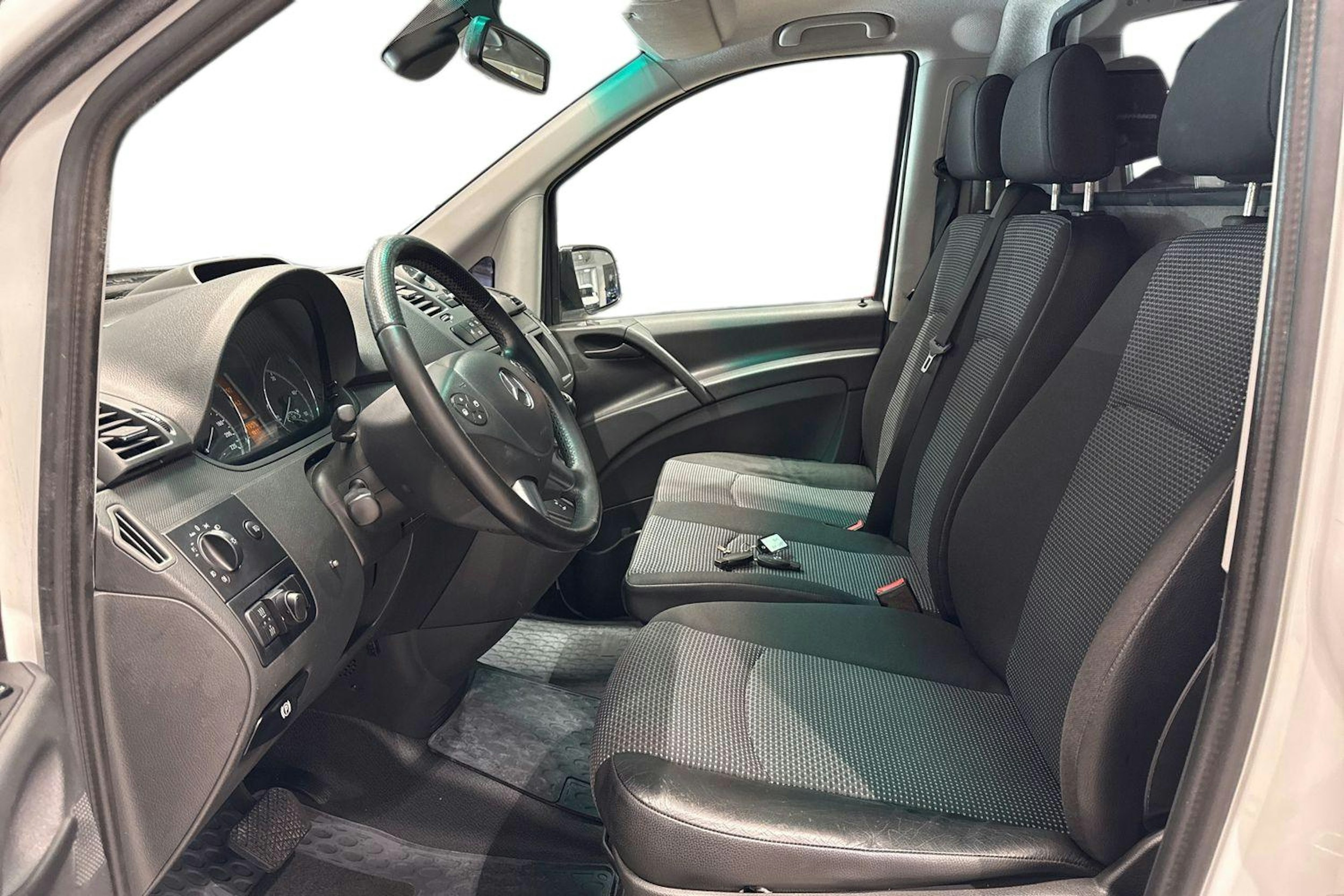 valkoinen Mercedes-Benz Vito 2011 kuva 9.