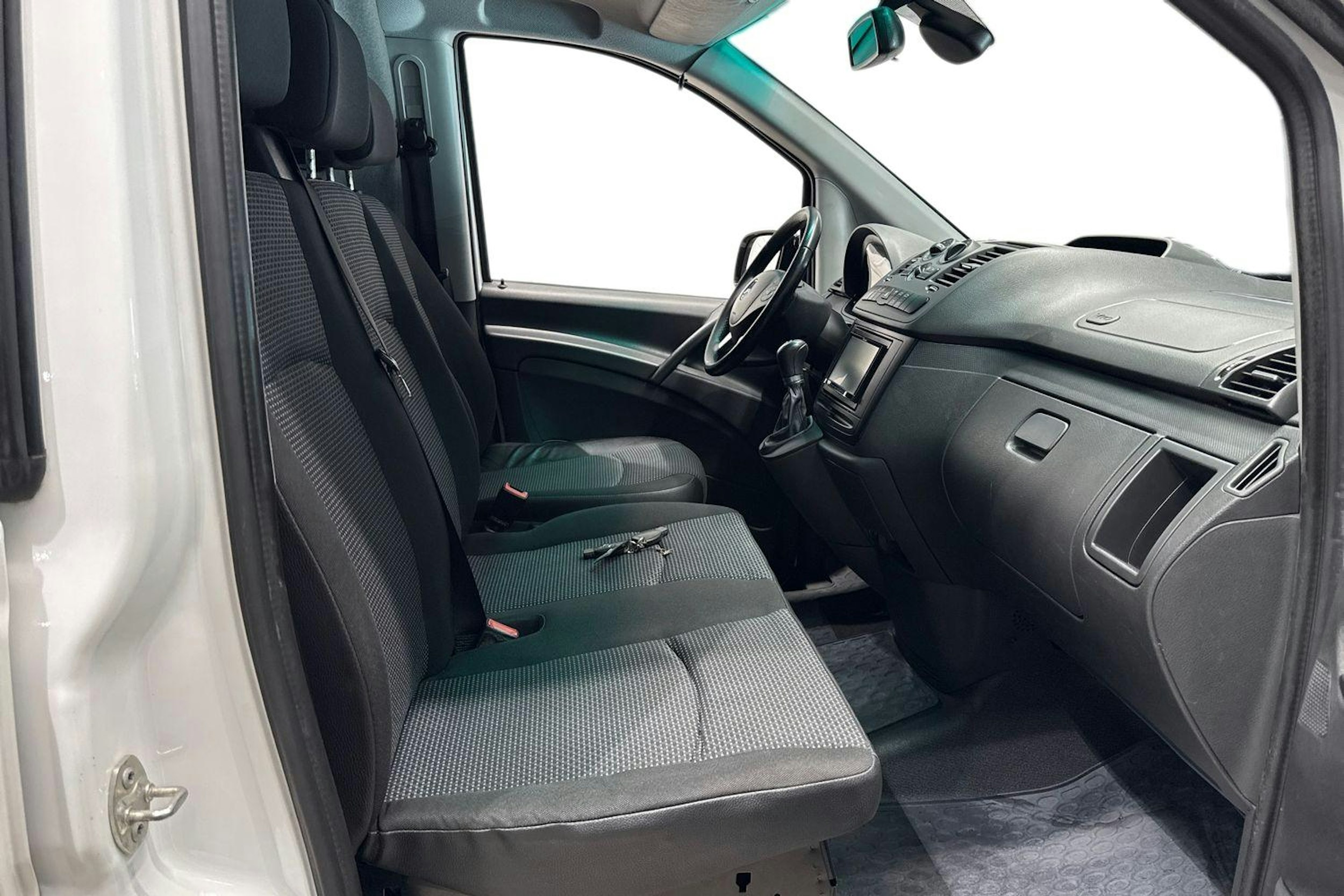 valkoinen Mercedes-Benz Vito 2011 kuva 10.