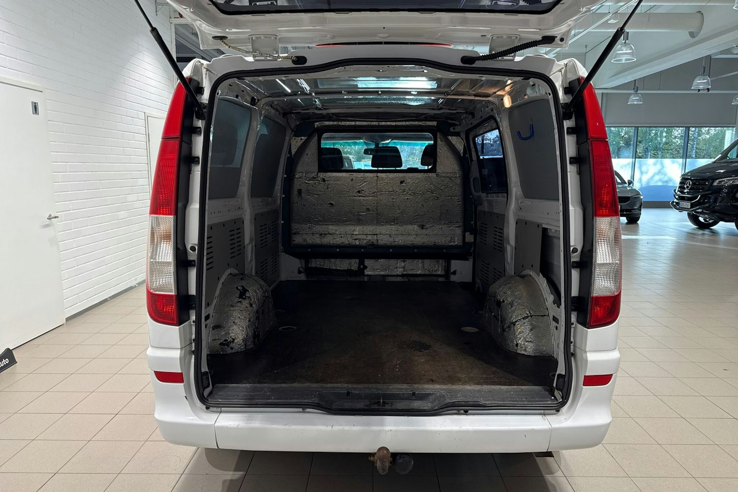 valkoinen Mercedes-Benz Vito 2011 kuva 15.