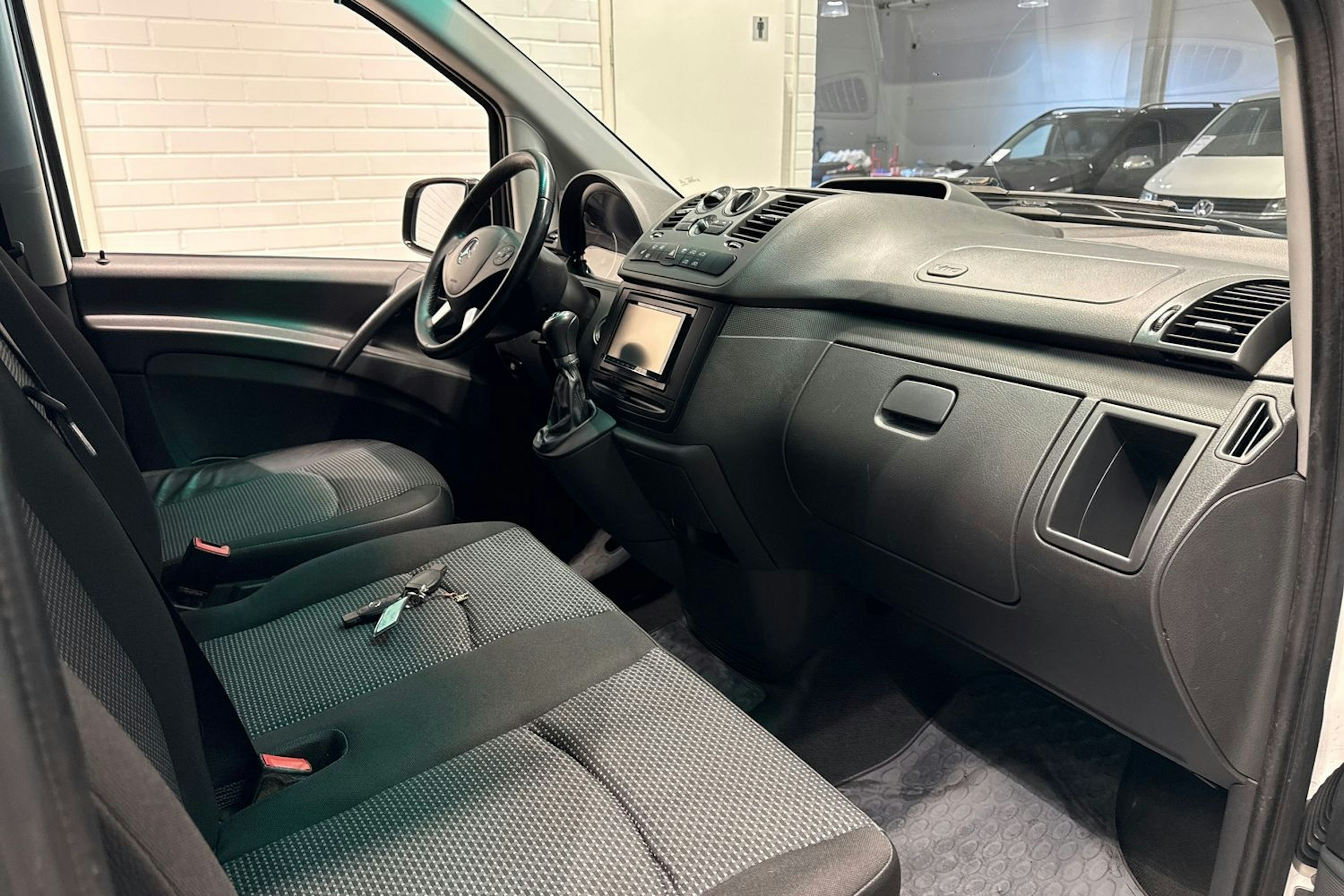 valkoinen Mercedes-Benz Vito 2011 kuva 17.