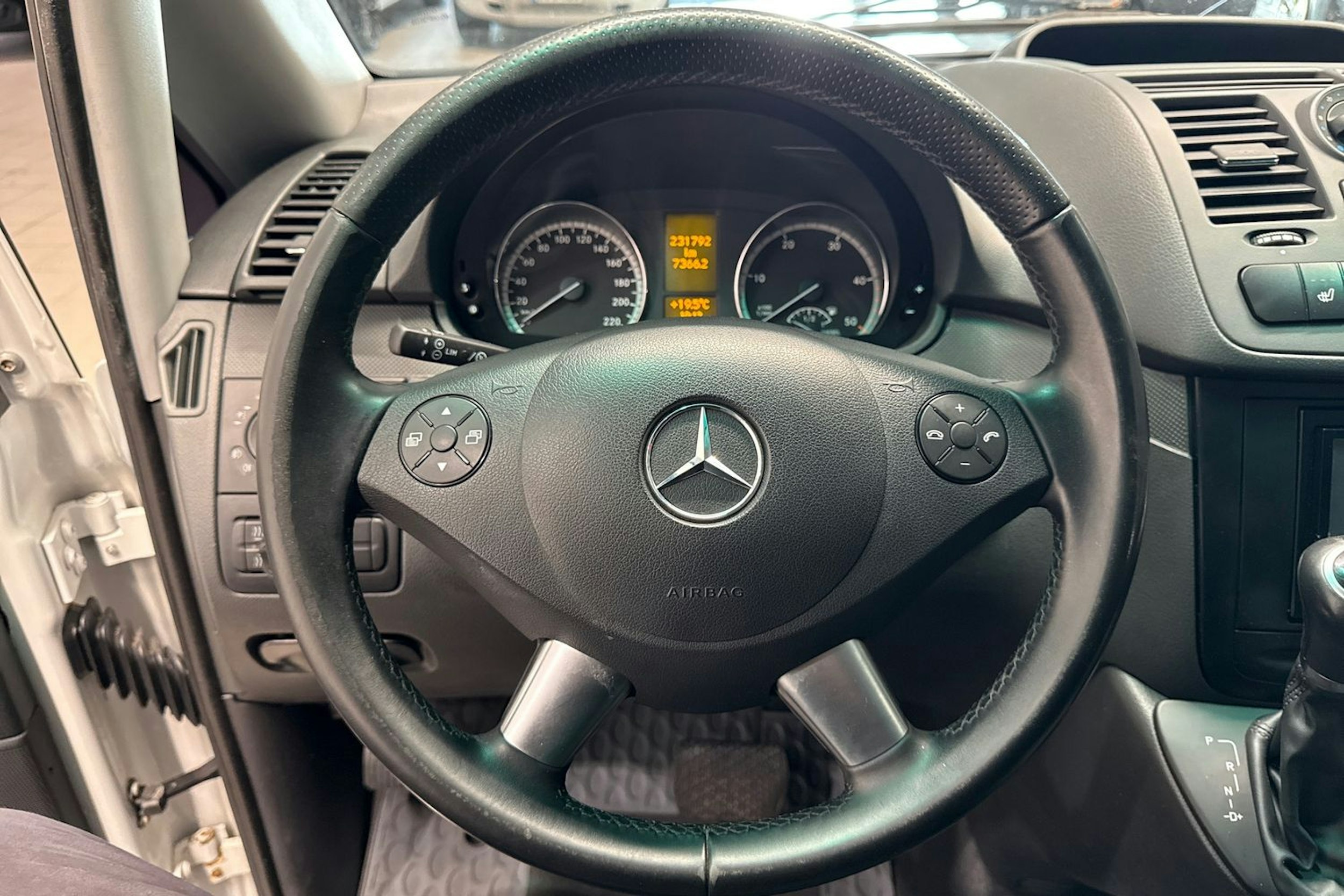 valkoinen Mercedes-Benz Vito 2011 kuva 18.