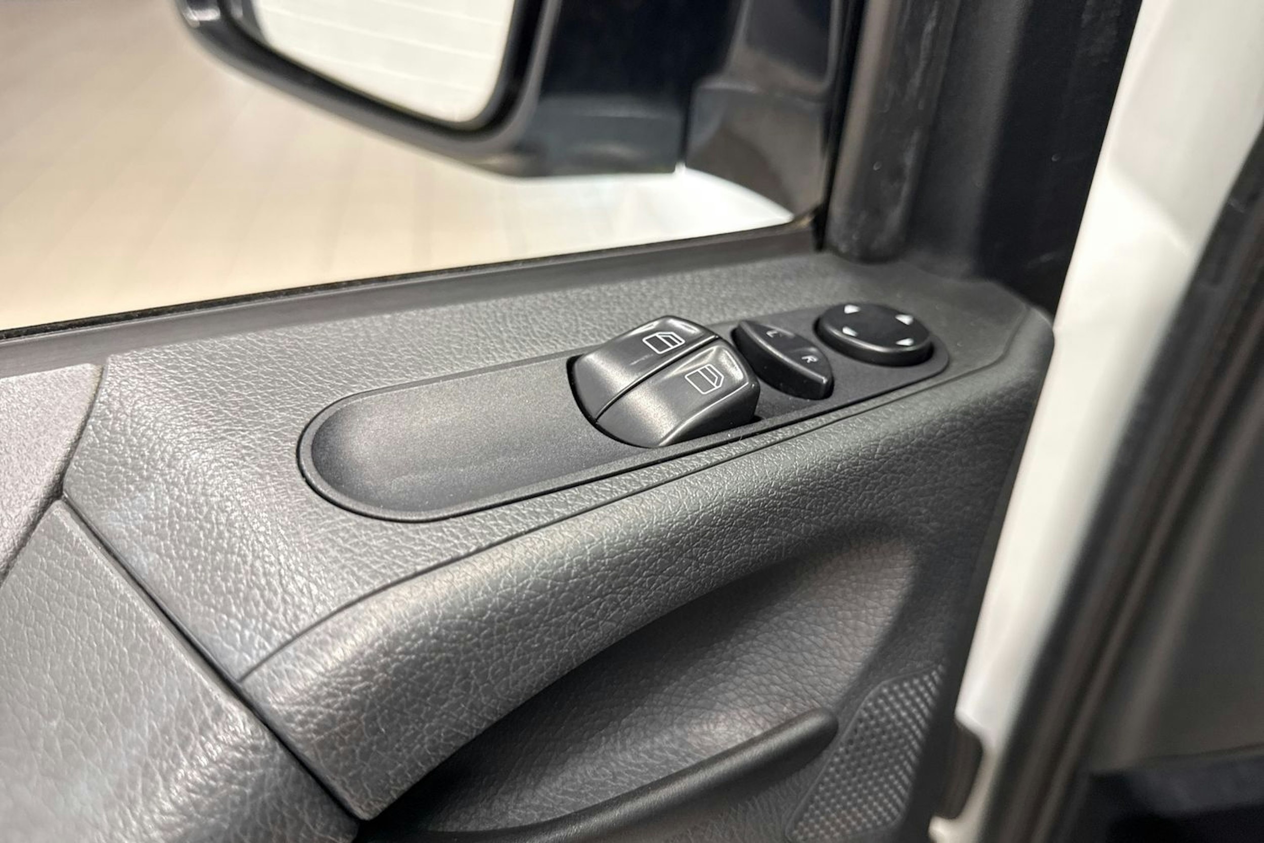 valkoinen Mercedes-Benz Vito 2011 kuva 22.
