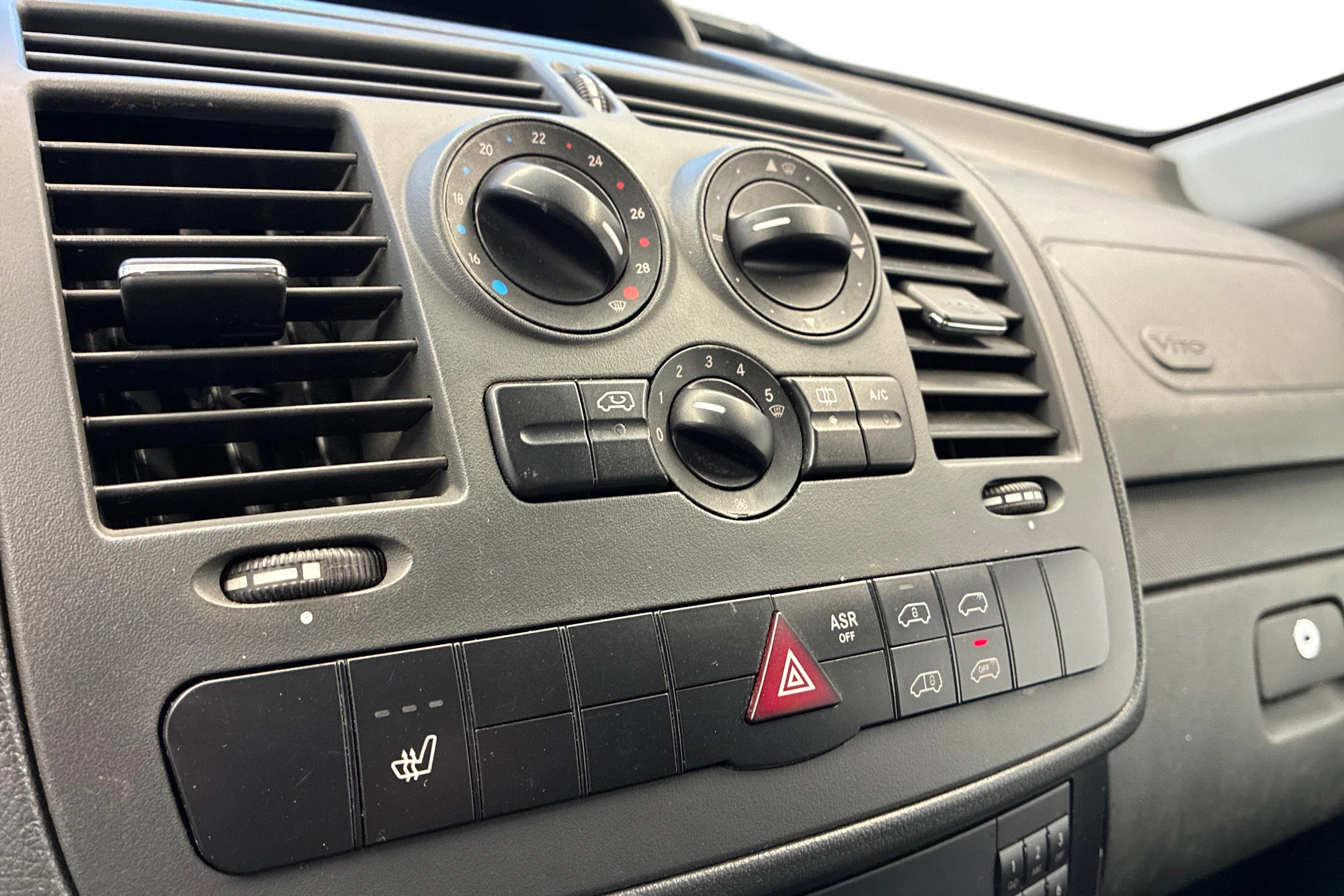 valkoinen Mercedes-Benz Vito 2011 kuva 8.