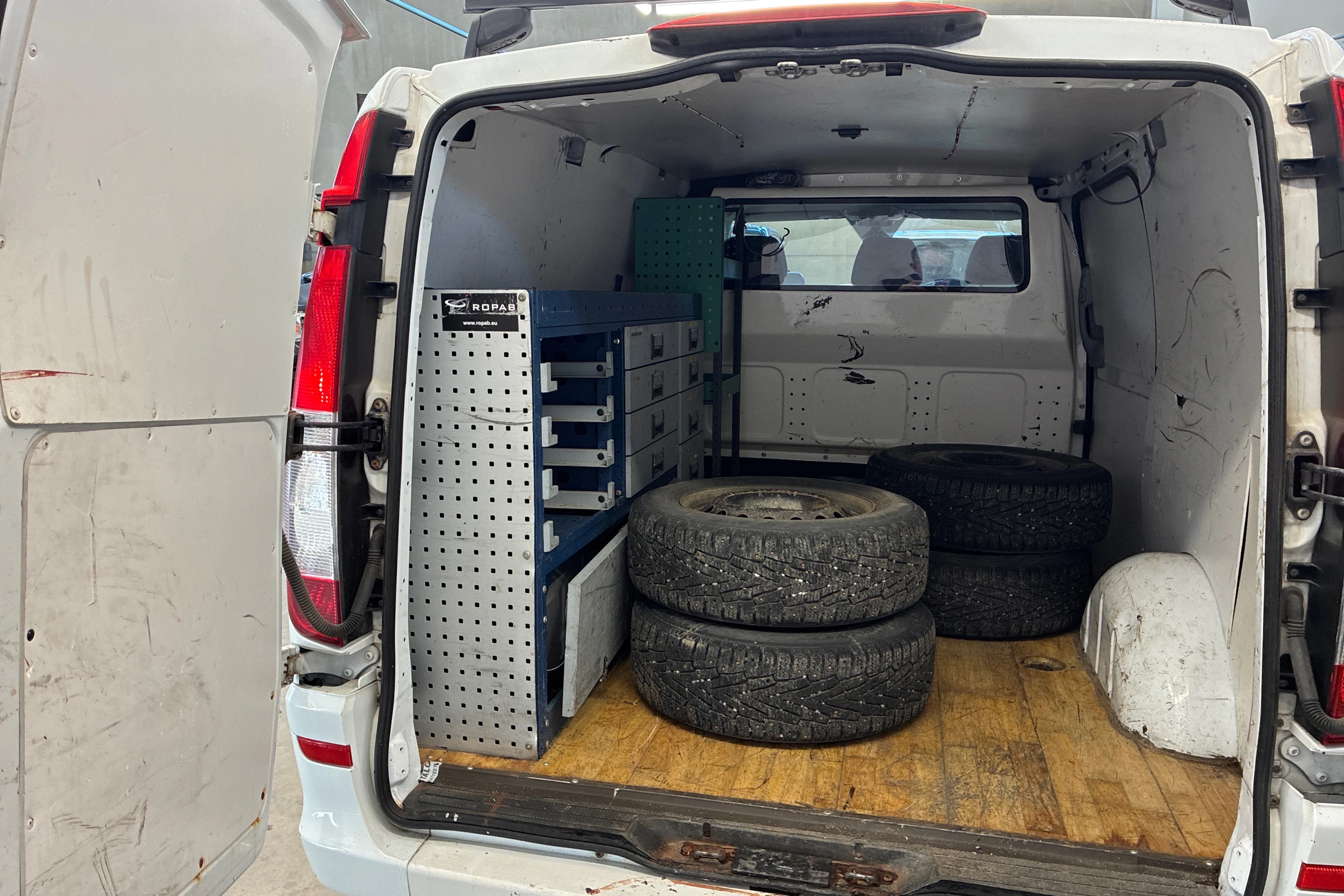 valkoinen Mercedes-Benz Vito 2011 kuva 11.