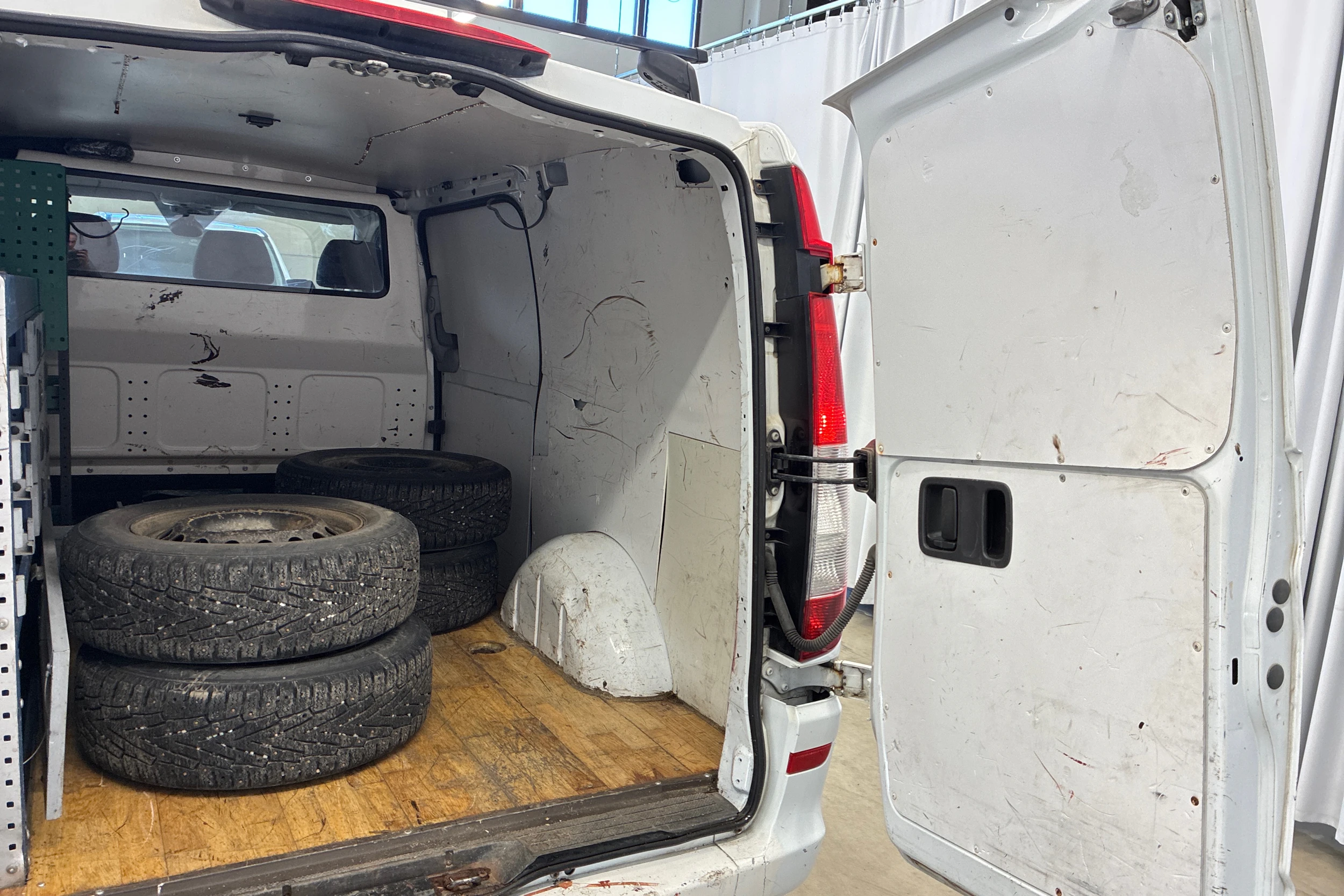 valkoinen Mercedes-Benz Vito 2011 kuva 12.