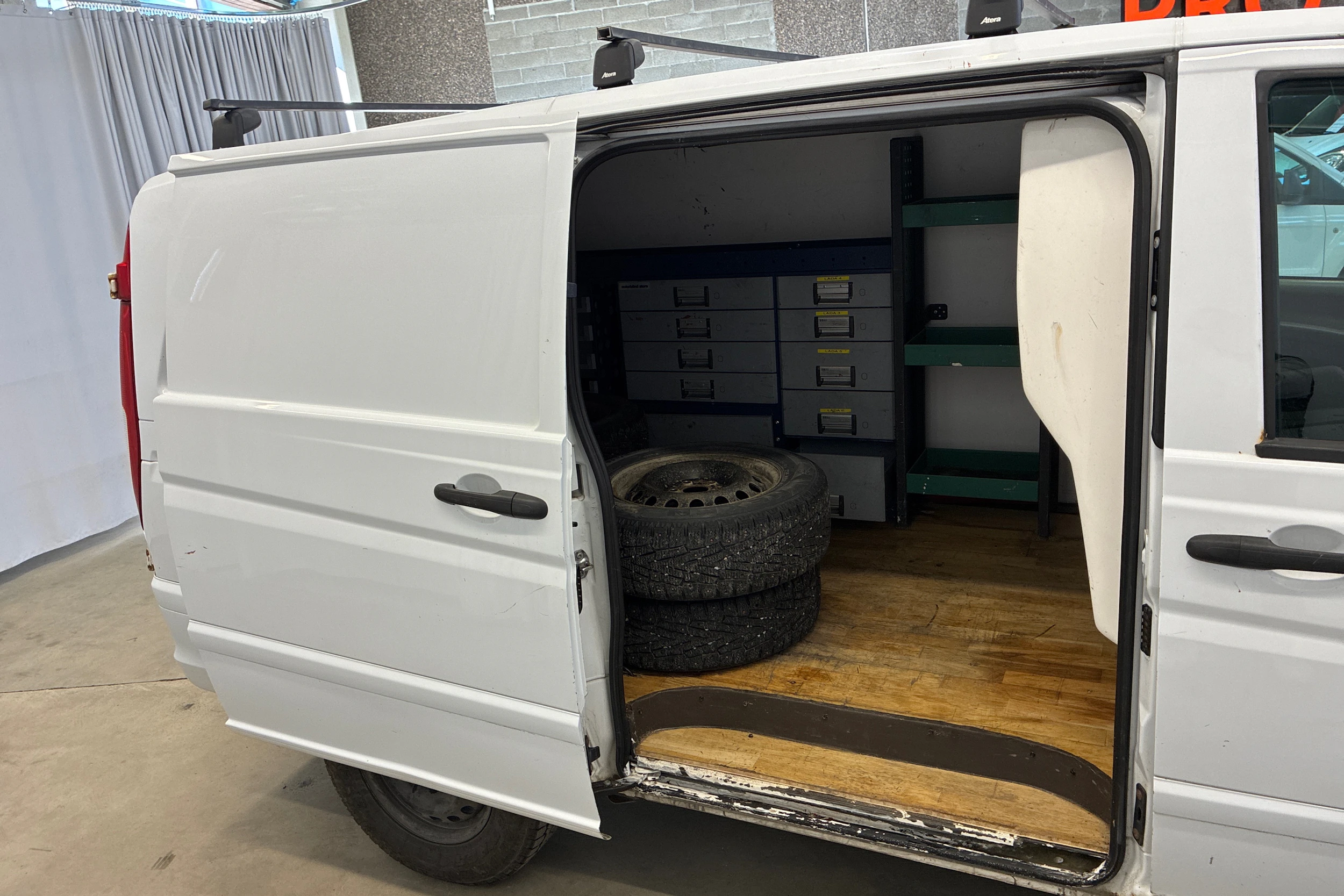 valkoinen Mercedes-Benz Vito 2011 kuva 13.