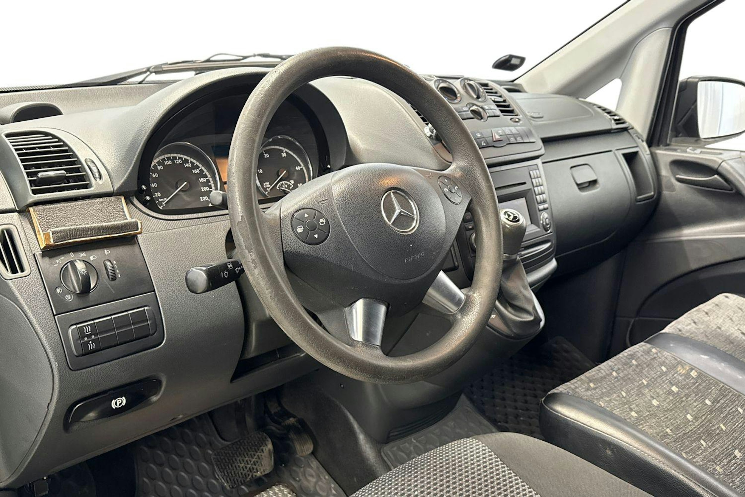 ruskea (beige) Mercedes-Benz Vito 2011 kuva 6.