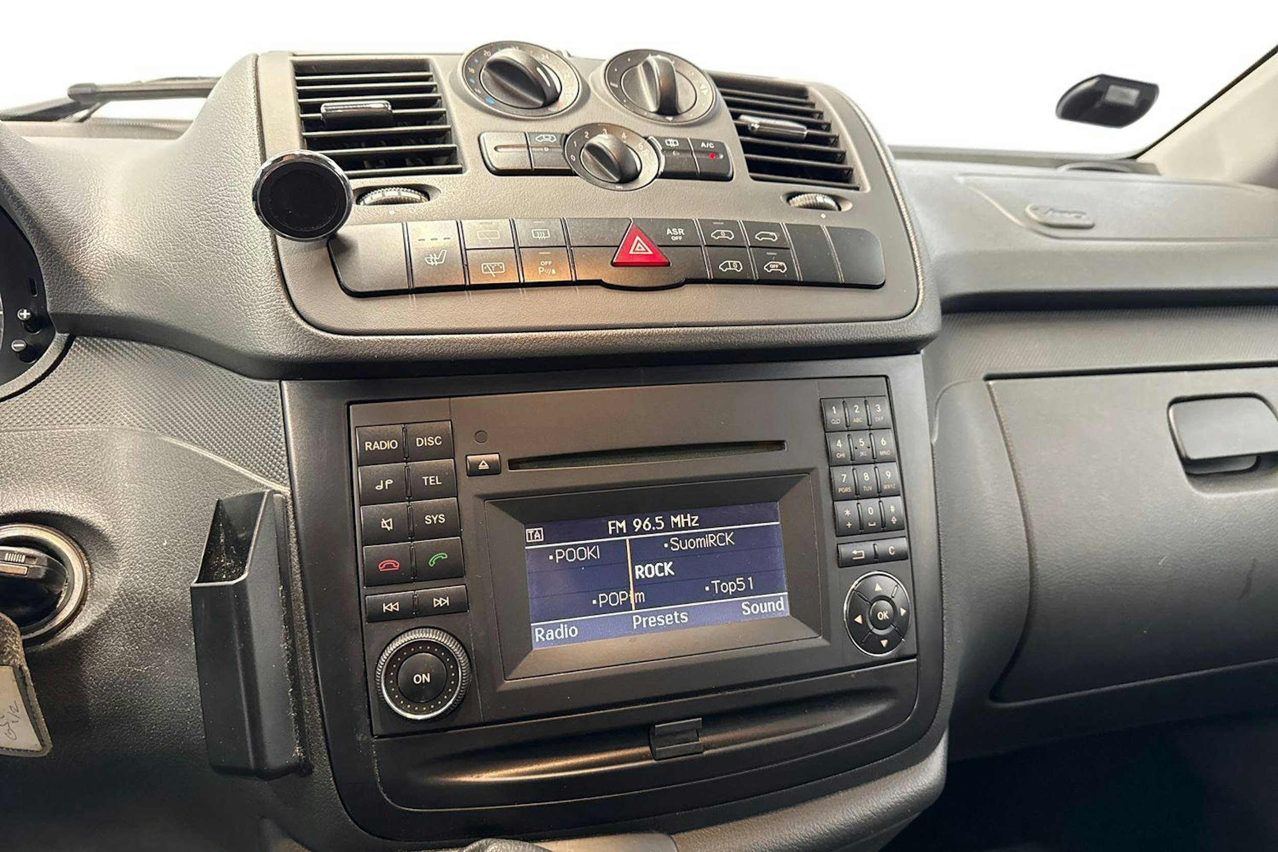 ruskea (beige) Mercedes-Benz Vito 2011 kuva 7.