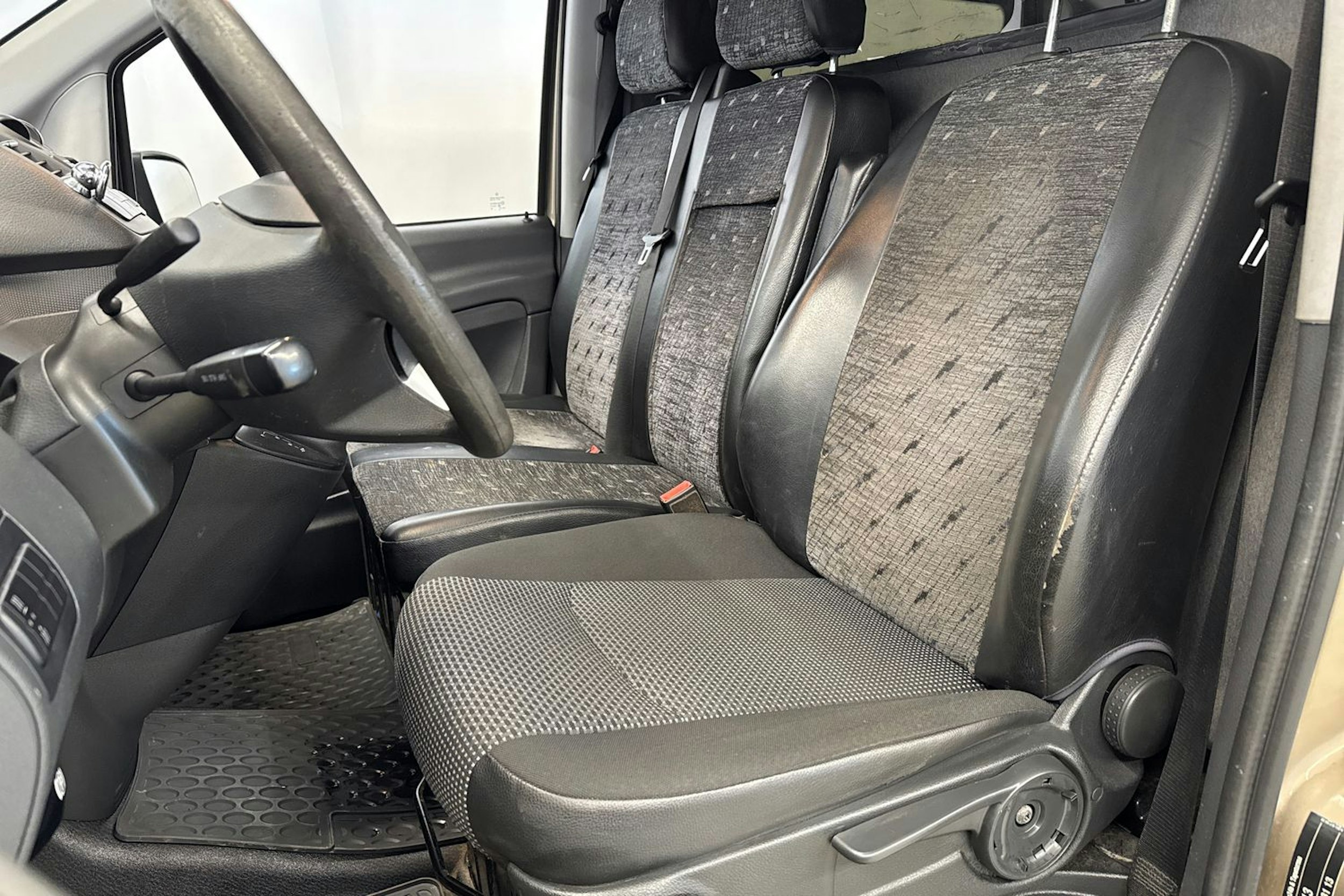 ruskea (beige) Mercedes-Benz Vito 2011 kuva 14.