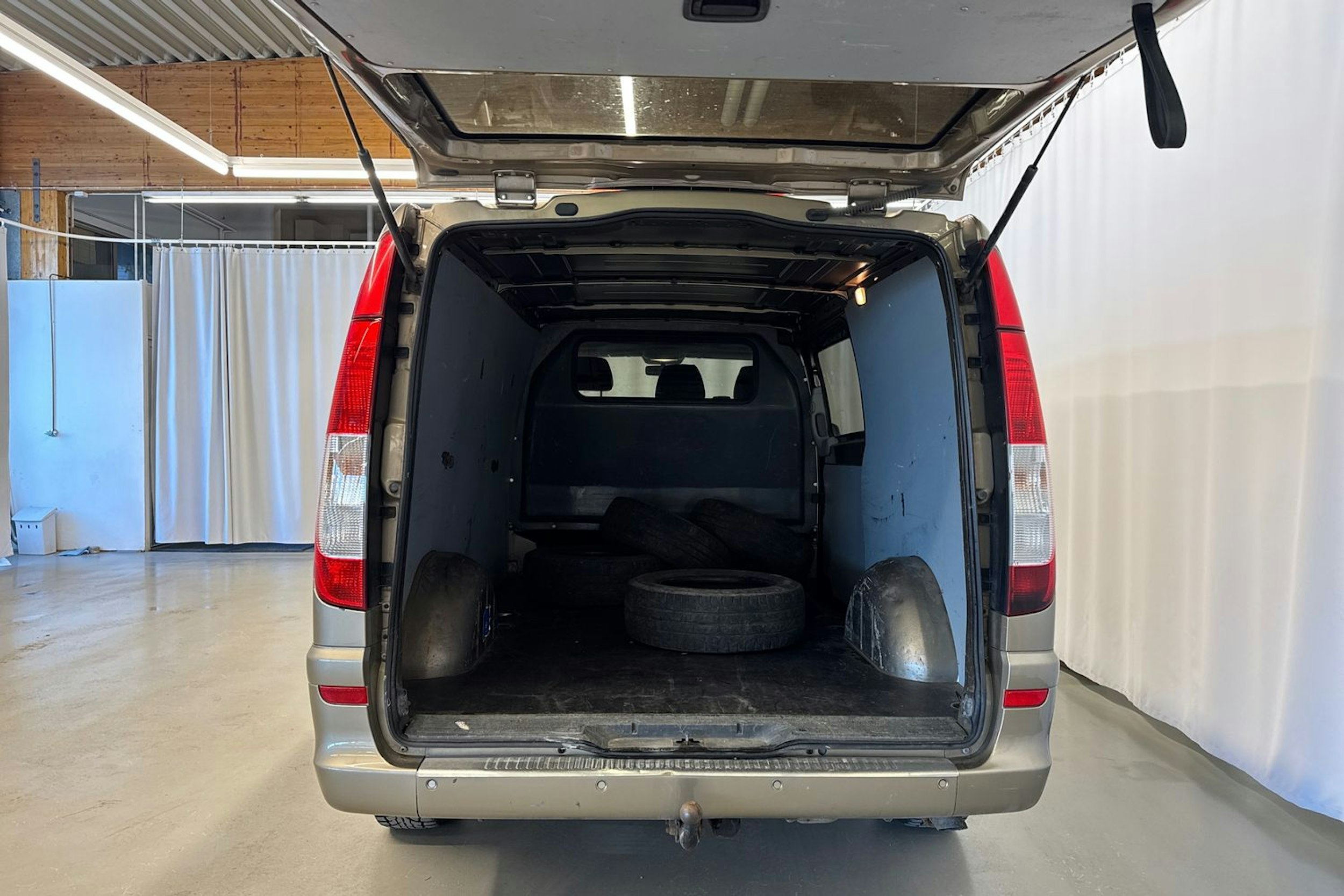 ruskea (beige) Mercedes-Benz Vito 2011 kuva 15.