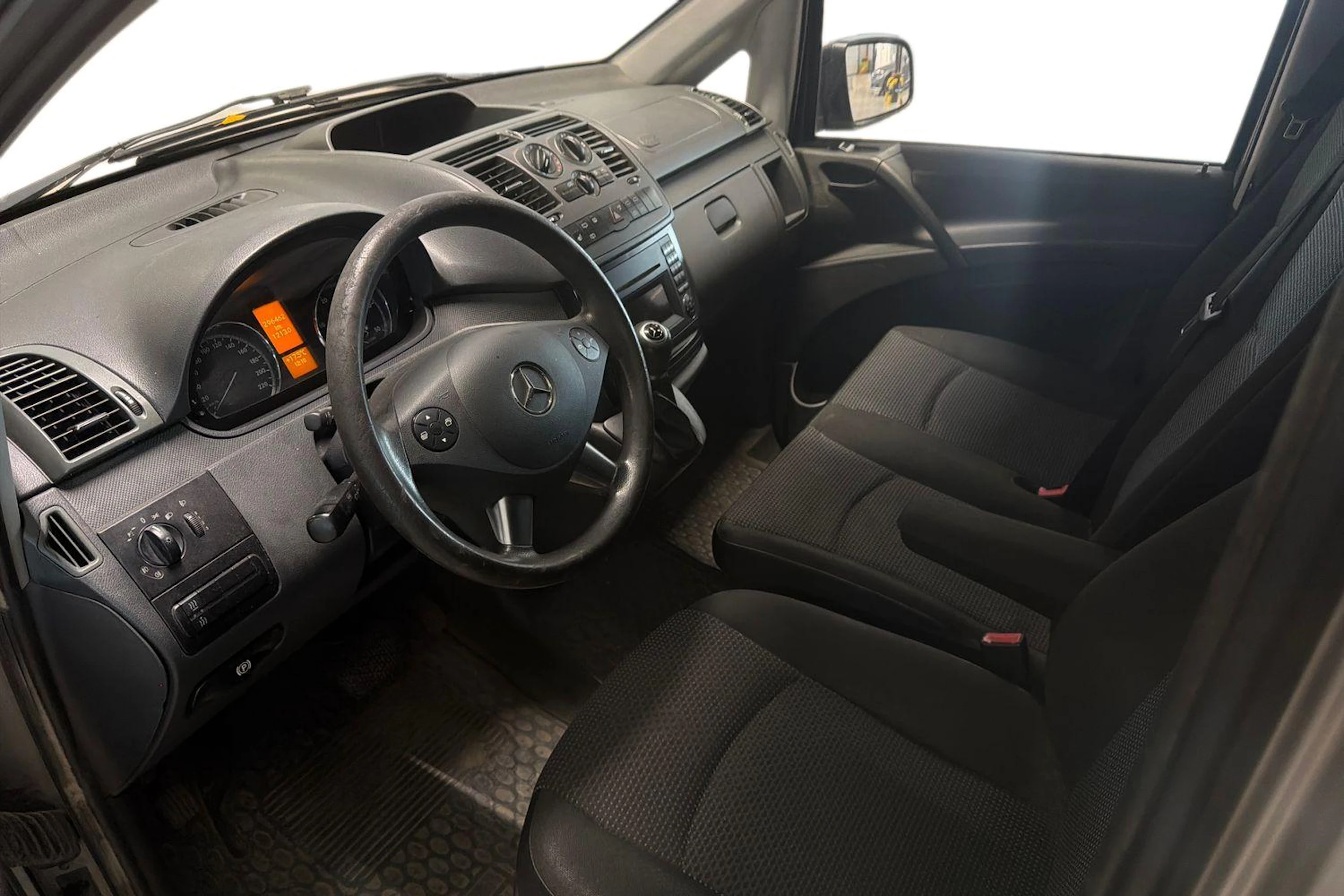 harmaa Mercedes-Benz Vito 2011 kuva 3.