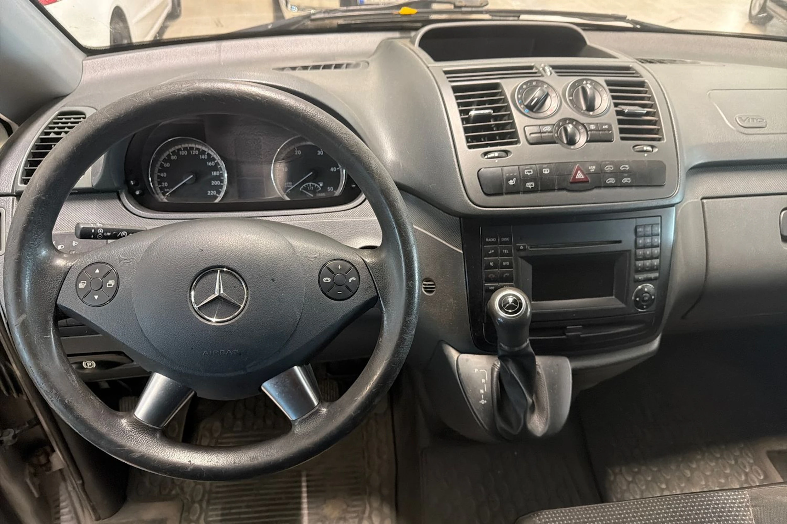 harmaa Mercedes-Benz Vito 2011 kuva 4.