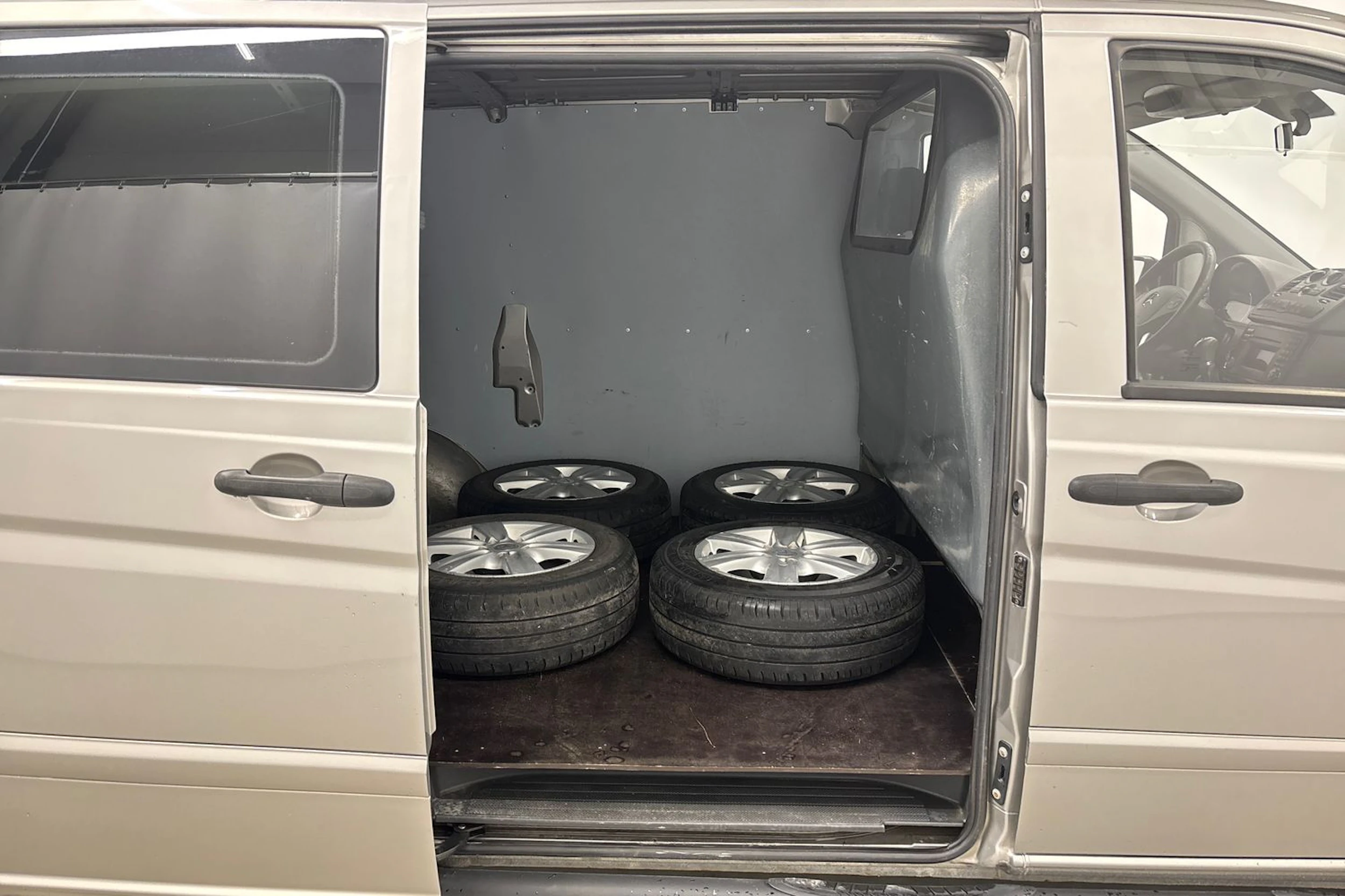 harmaa Mercedes-Benz Vito 2011 kuva 20.