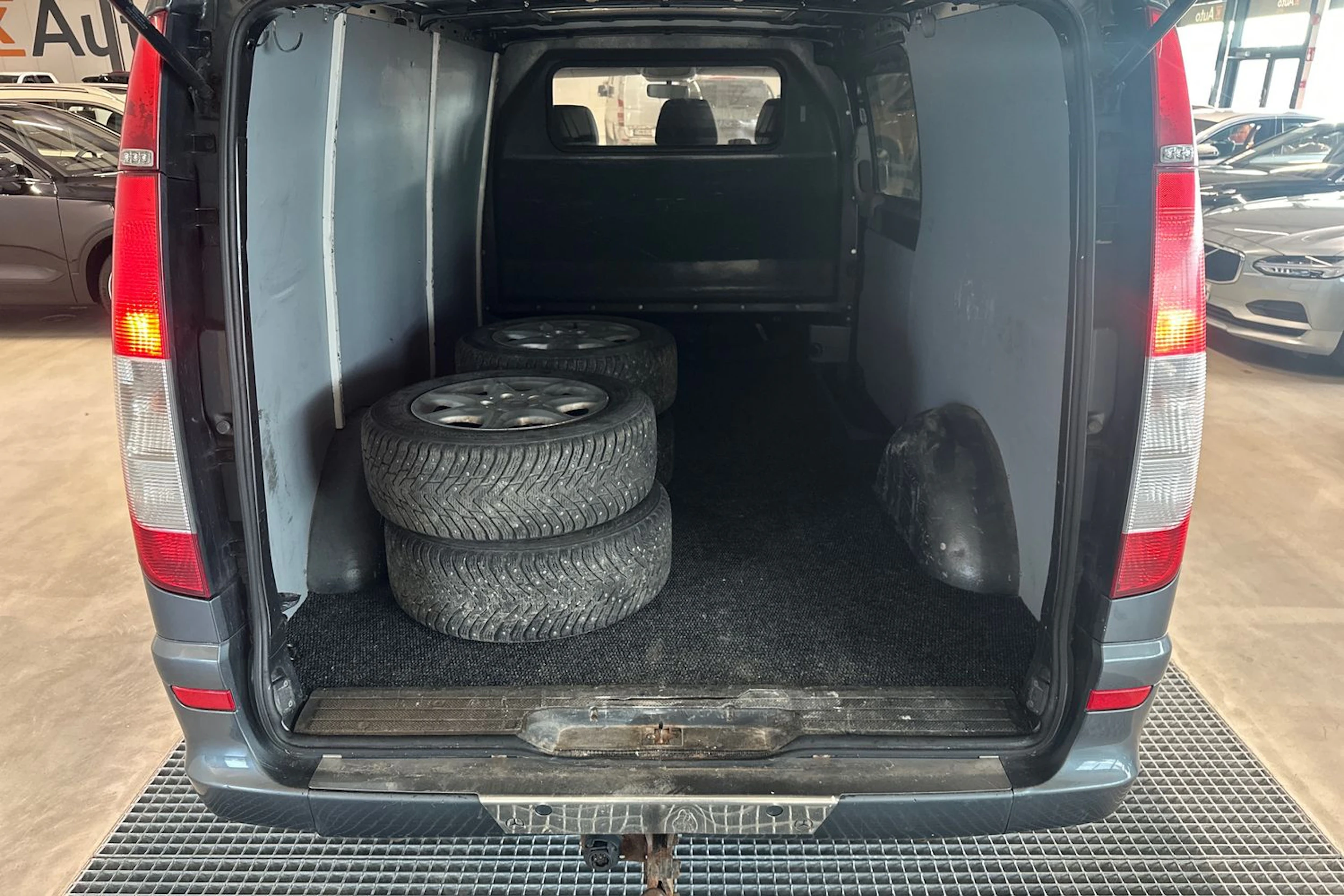 harmaa Mercedes-Benz Vito 2011 kuva 9.