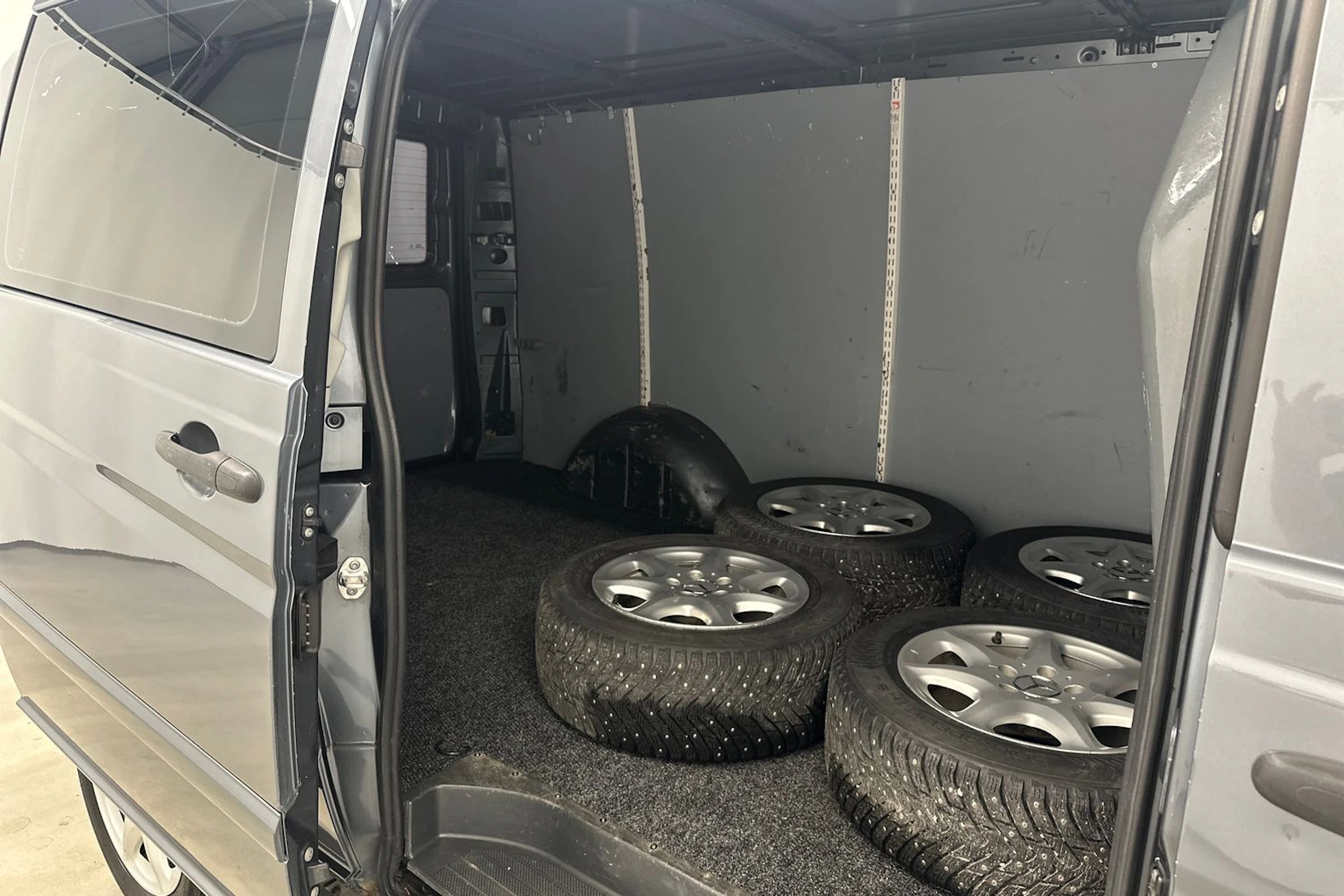 harmaa Mercedes-Benz Vito 2011 kuva 23.