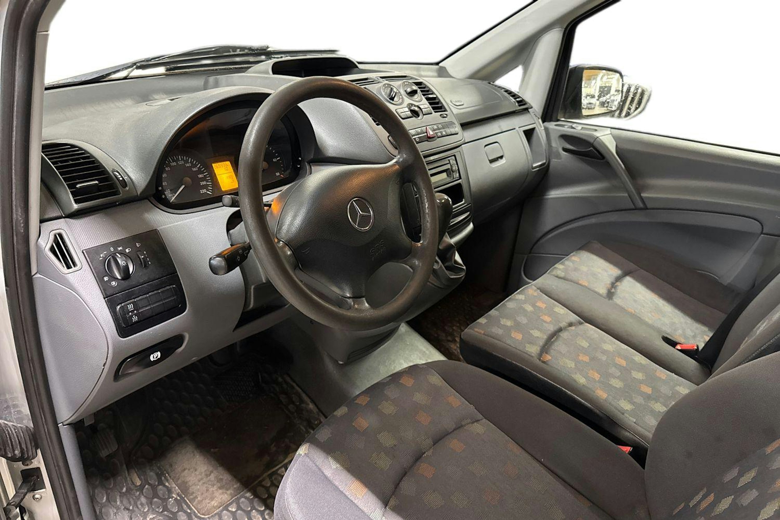 harmaa Mercedes-Benz Vito 2011 kuva 3.