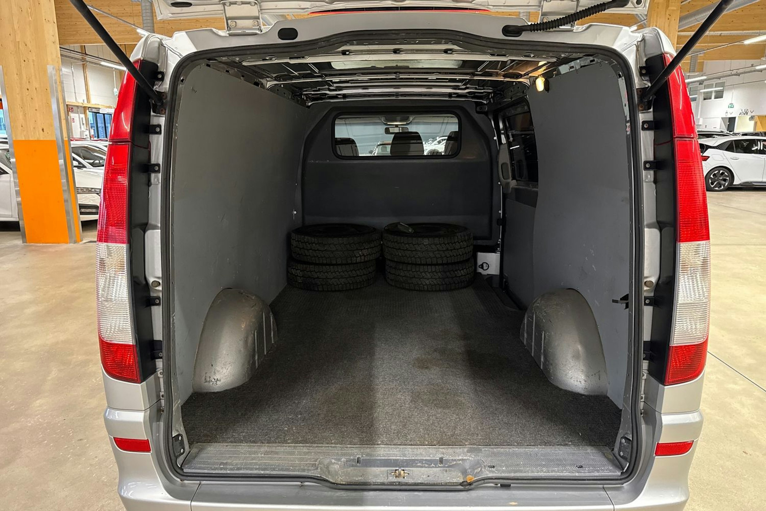 harmaa Mercedes-Benz Vito 2011 kuva 13.