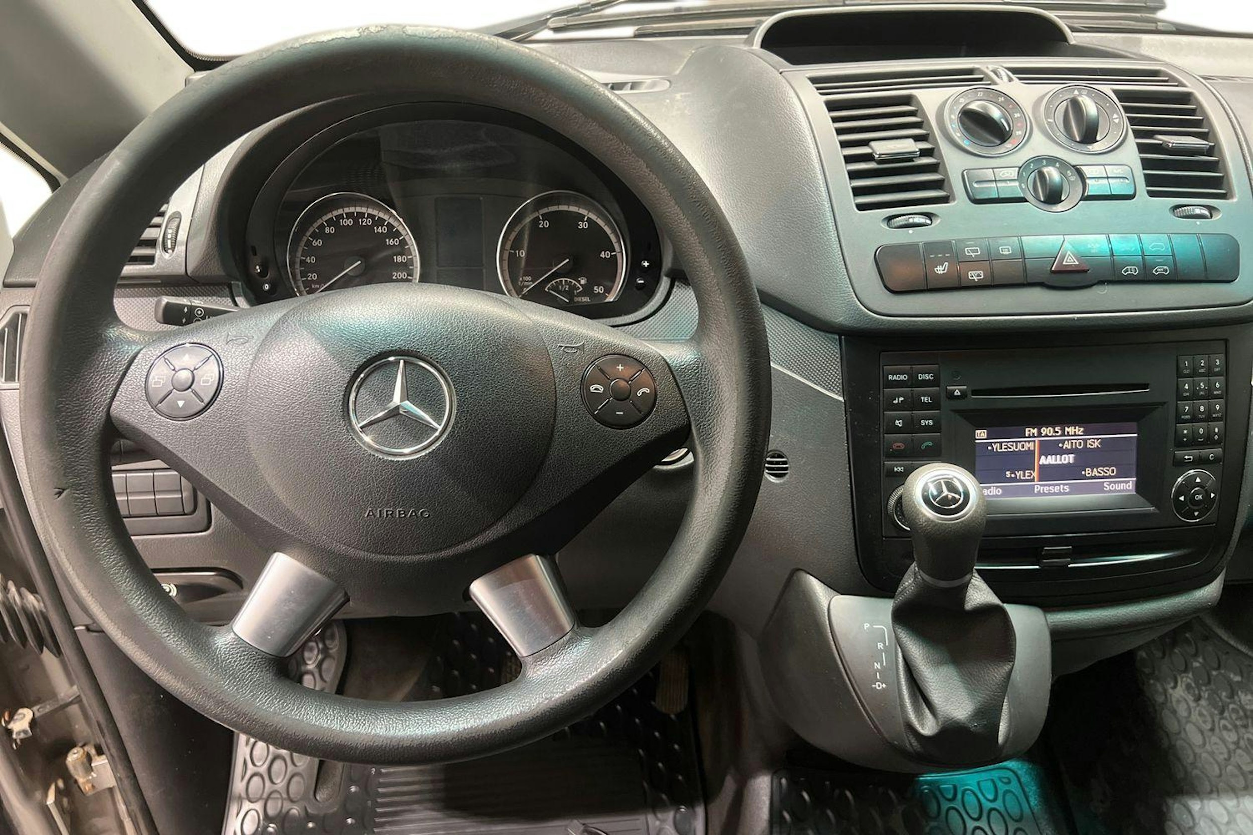 Harmaa Mercedes-Benz VITO 2012 kuva 9.