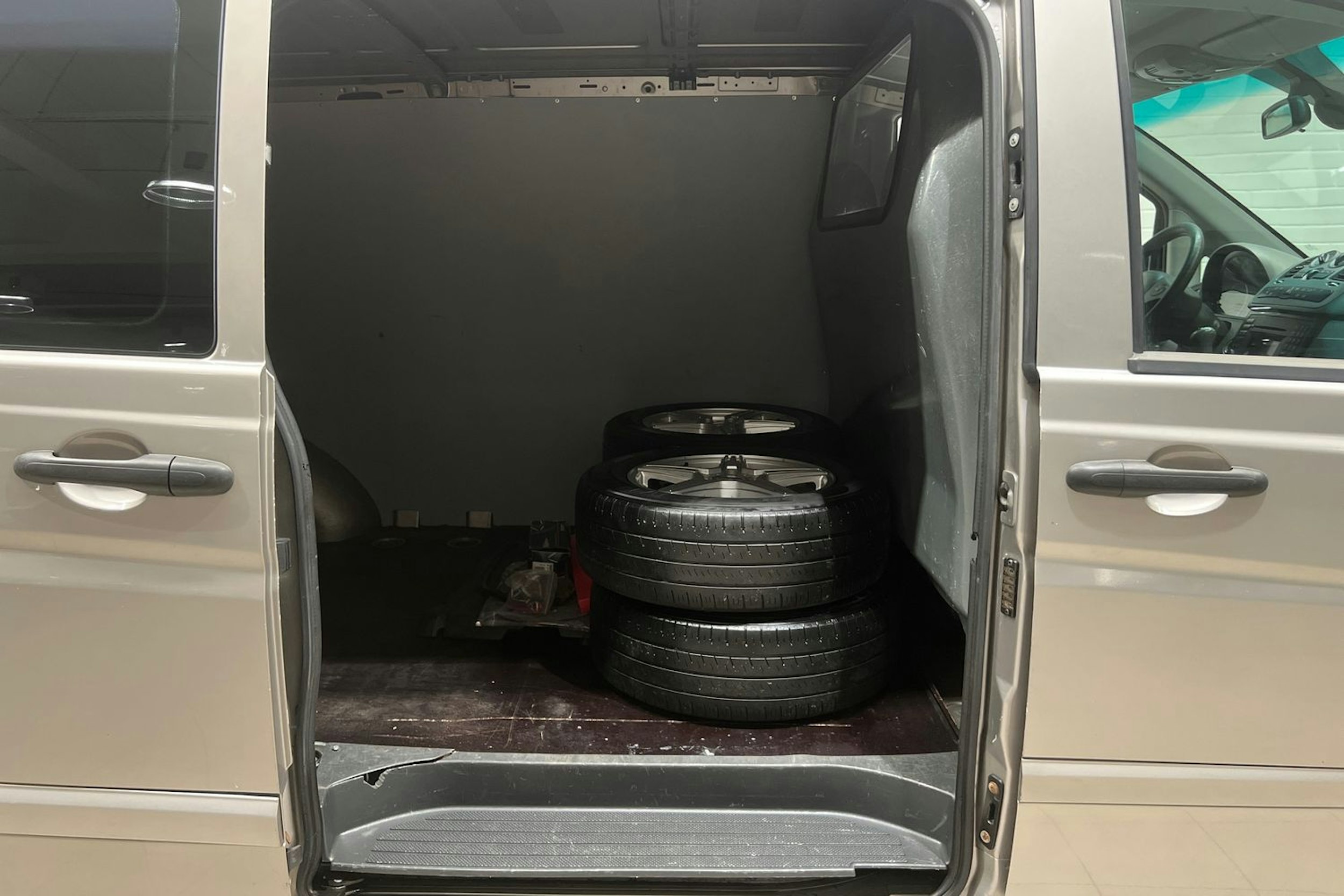 Harmaa Mercedes-Benz VITO 2012 kuva 17.