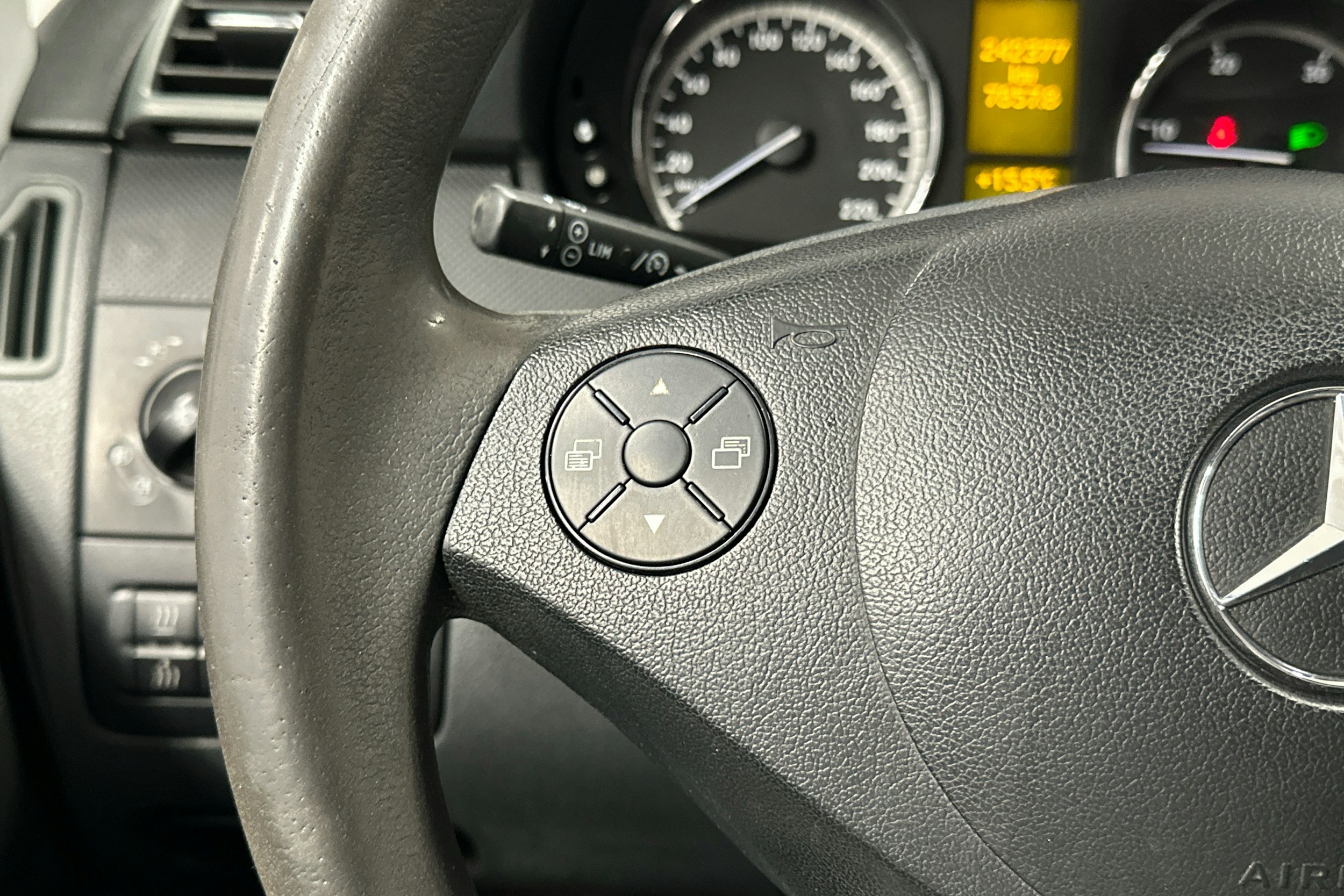 musta Mercedes-Benz Vito 2012 kuva 7.