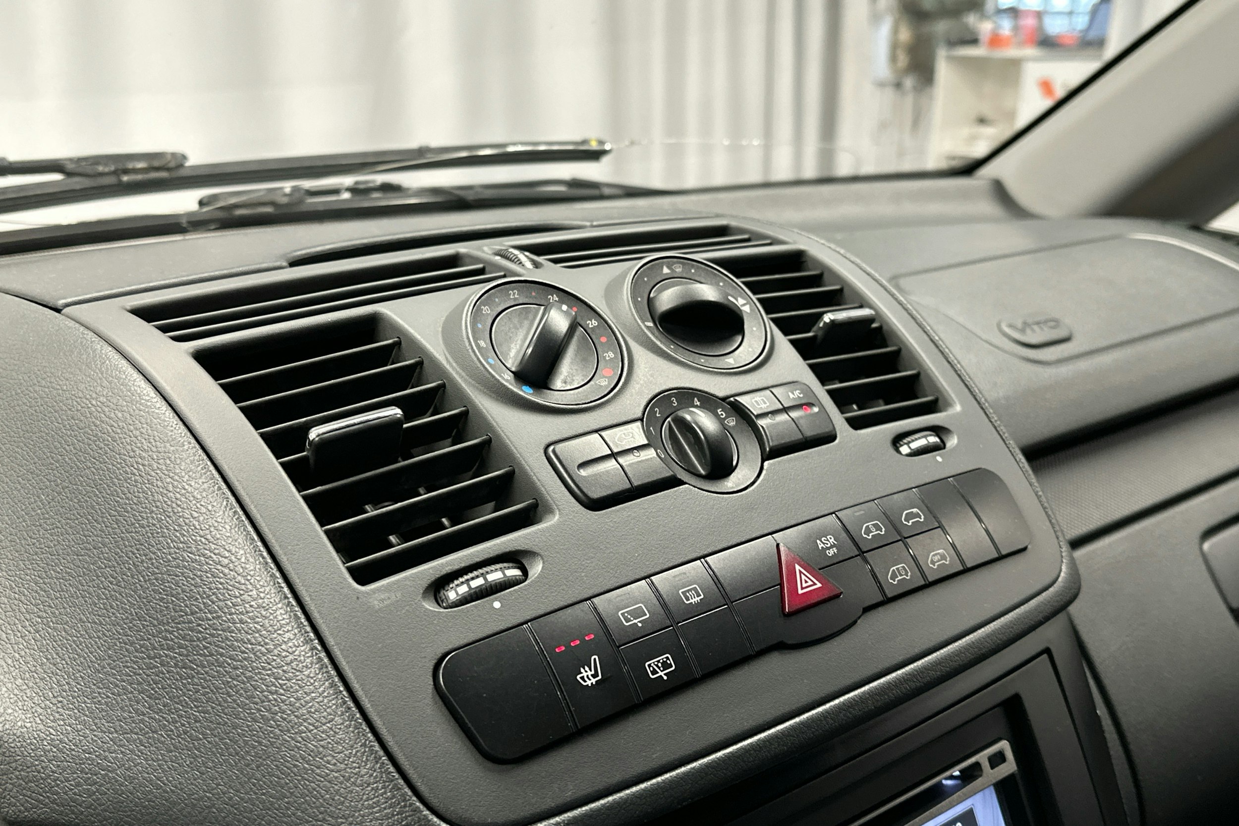 musta Mercedes-Benz Vito 2012 kuva 11.