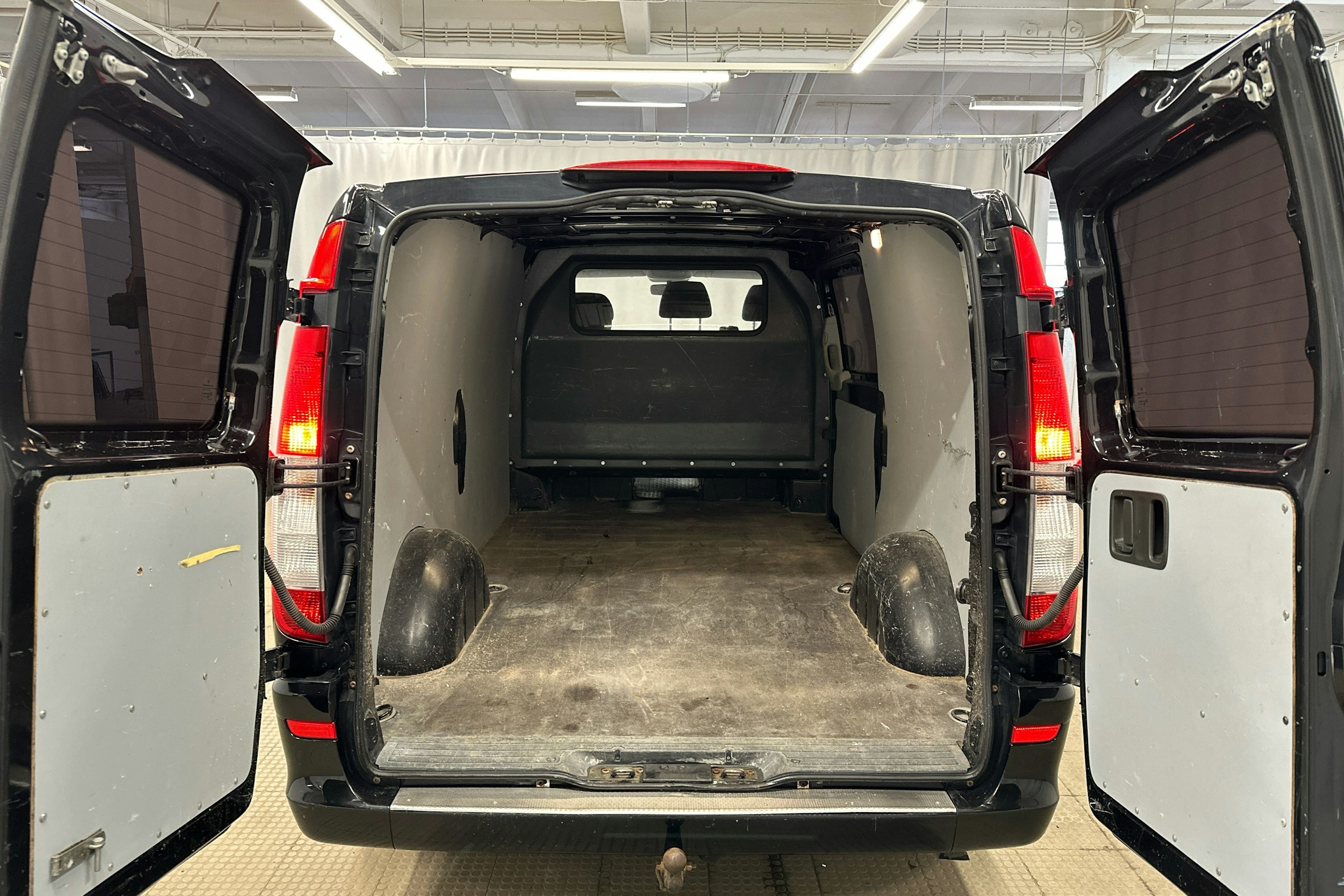 musta Mercedes-Benz Vito 2012 kuva 16.