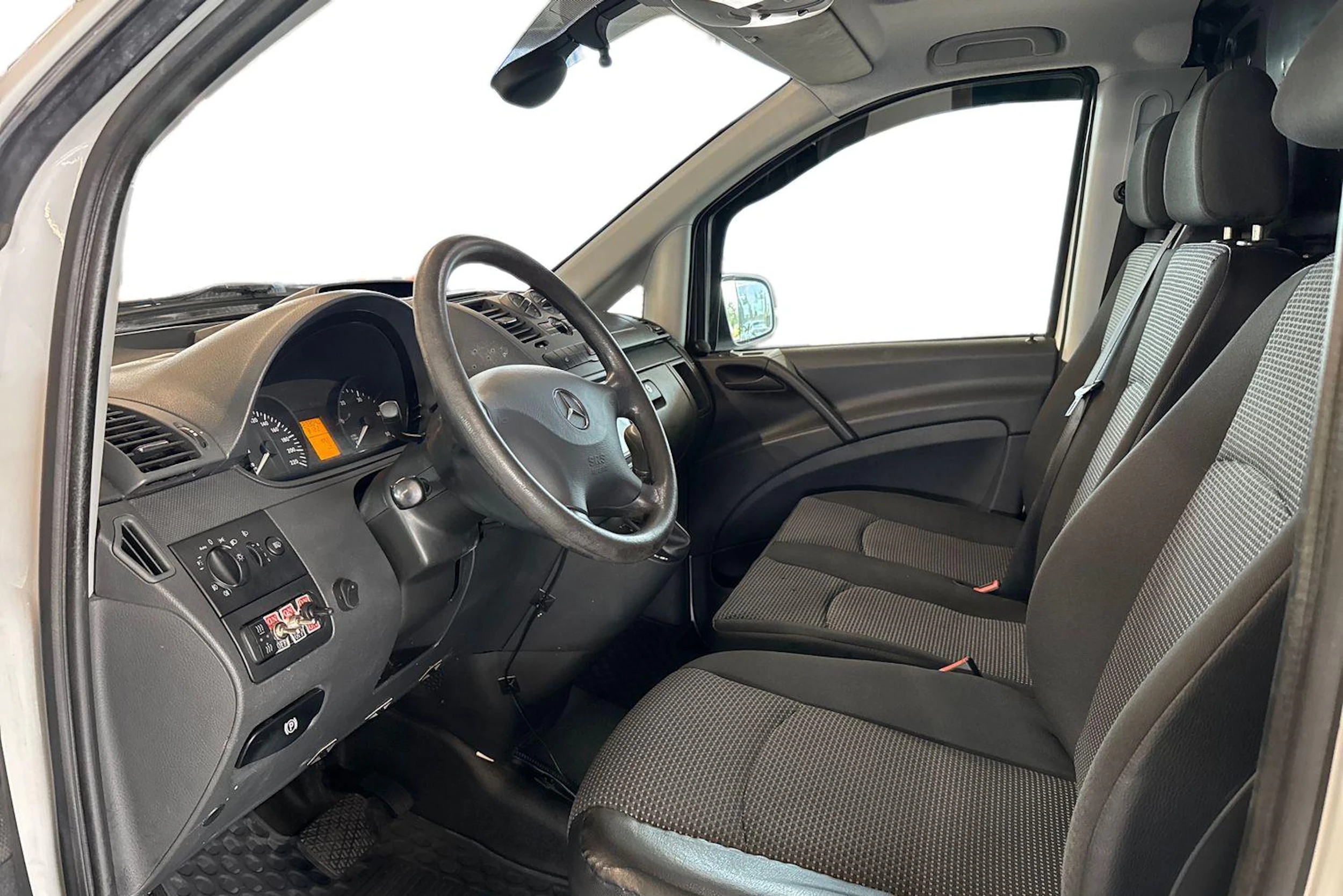 valkoinen Mercedes-Benz Vito 2012 kuva 3.