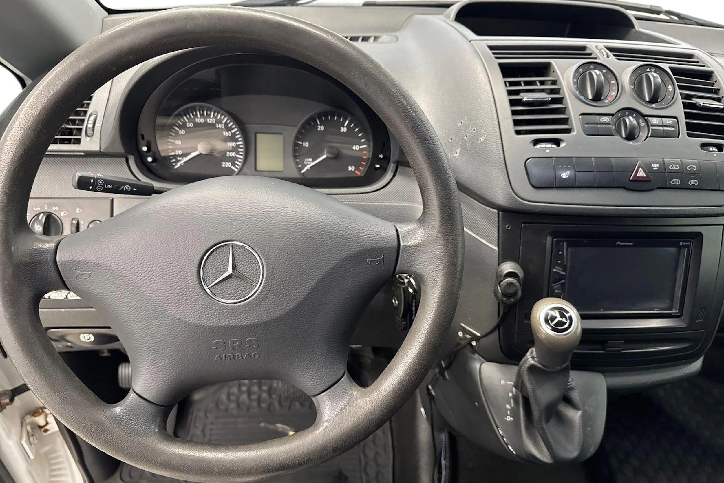 valkoinen Mercedes-Benz Vito 2013 kuva 9.