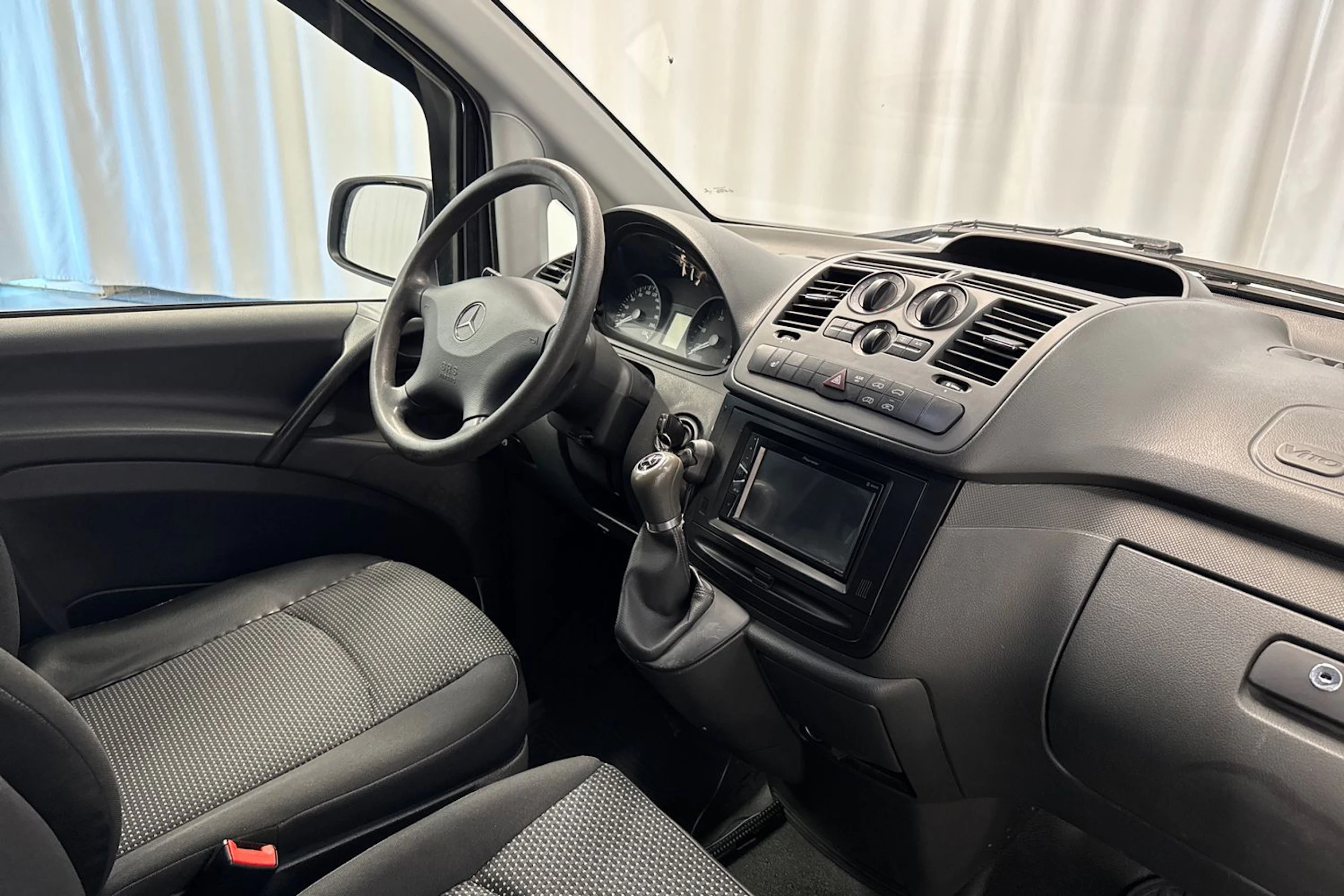 valkoinen Mercedes-Benz Vito 2013 kuva 19.