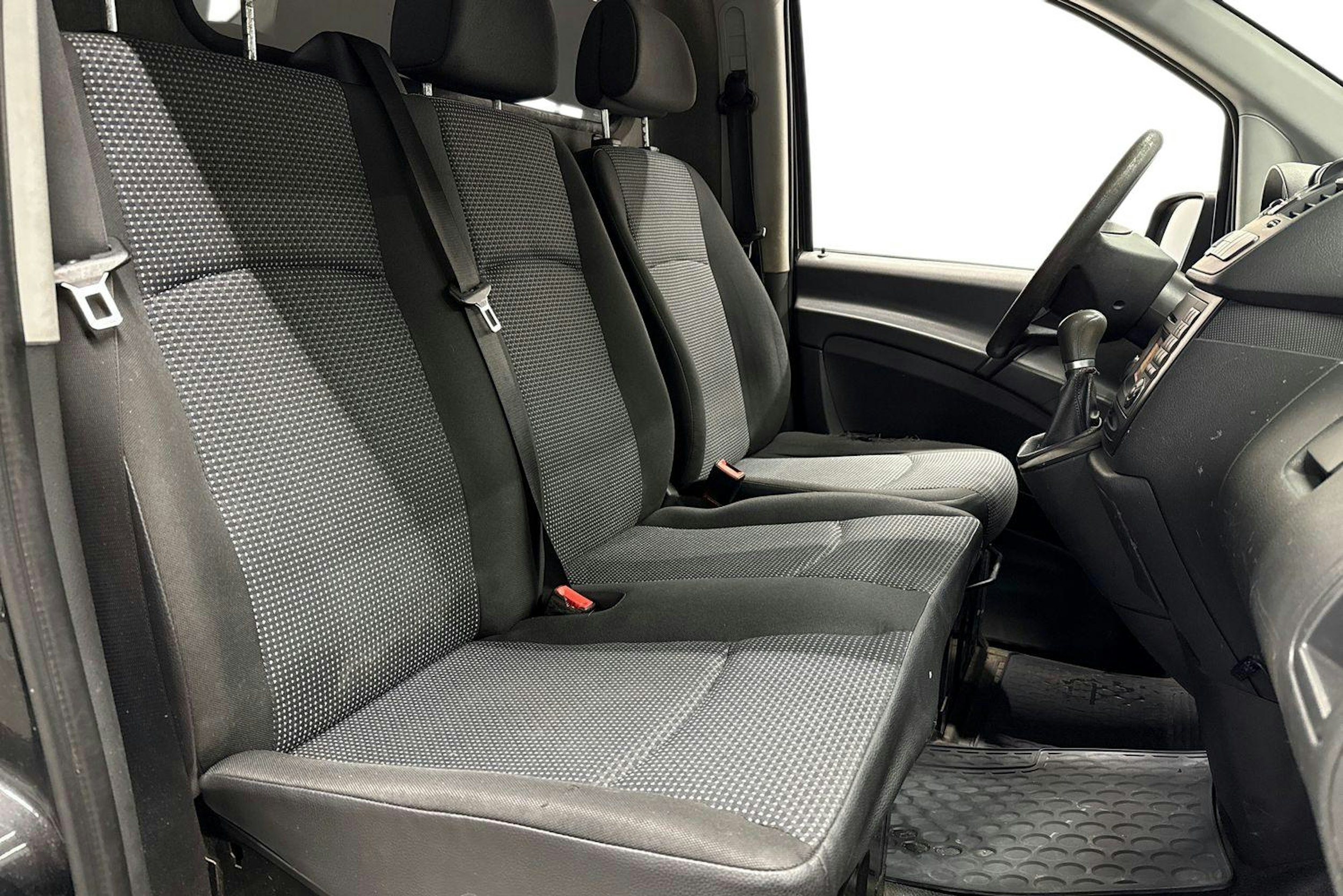 Musta Mercedes-Benz Vito 2012 kuva 10.