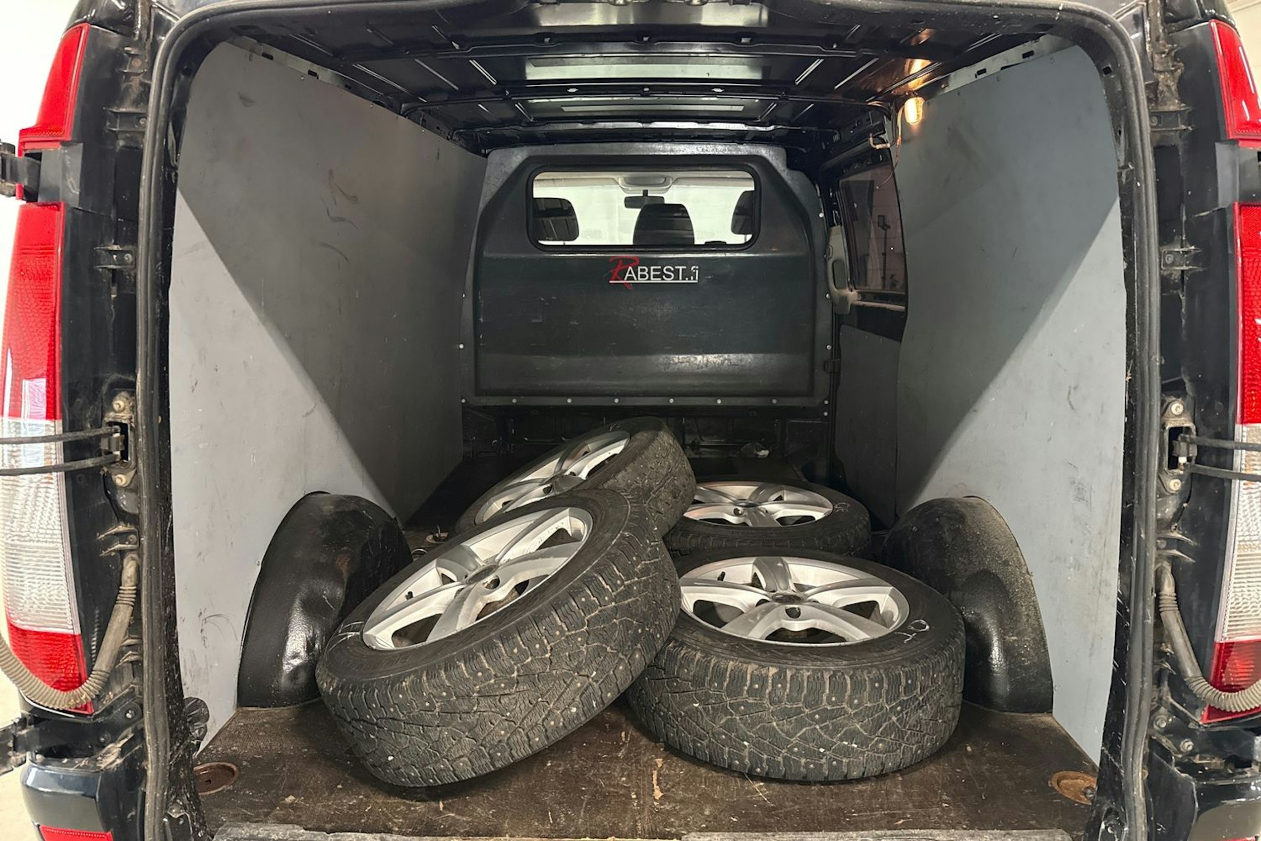 Musta Mercedes-Benz Vito 2012 kuva 14.