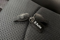 Musta Mercedes-Benz Vito 2012 kuva 18.