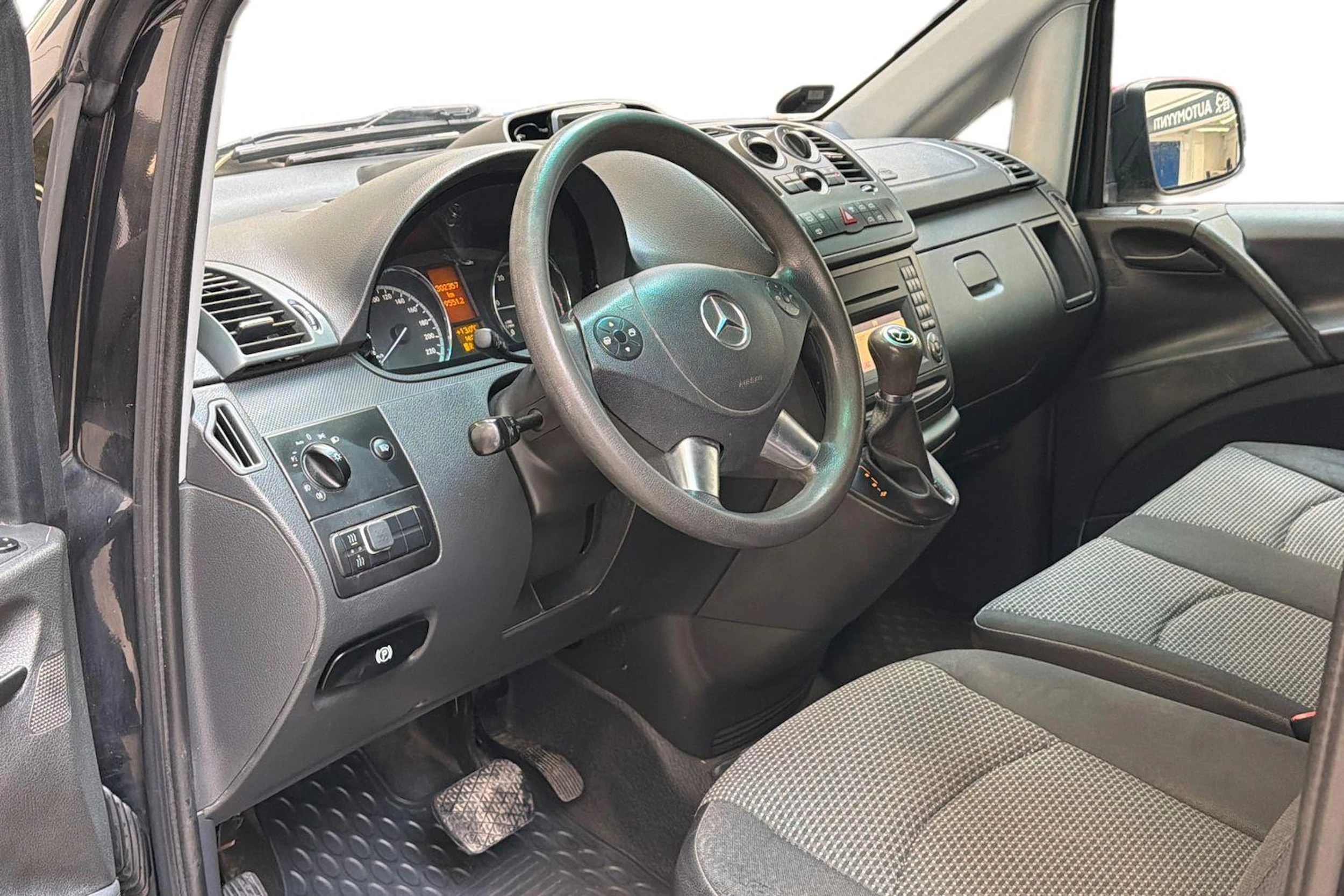 musta Mercedes-Benz Vito 2012 kuva 8.