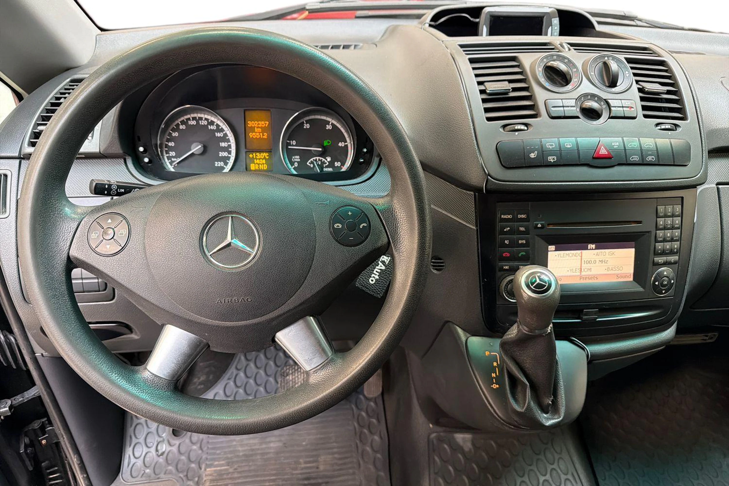 musta Mercedes-Benz Vito 2012 kuva 9.