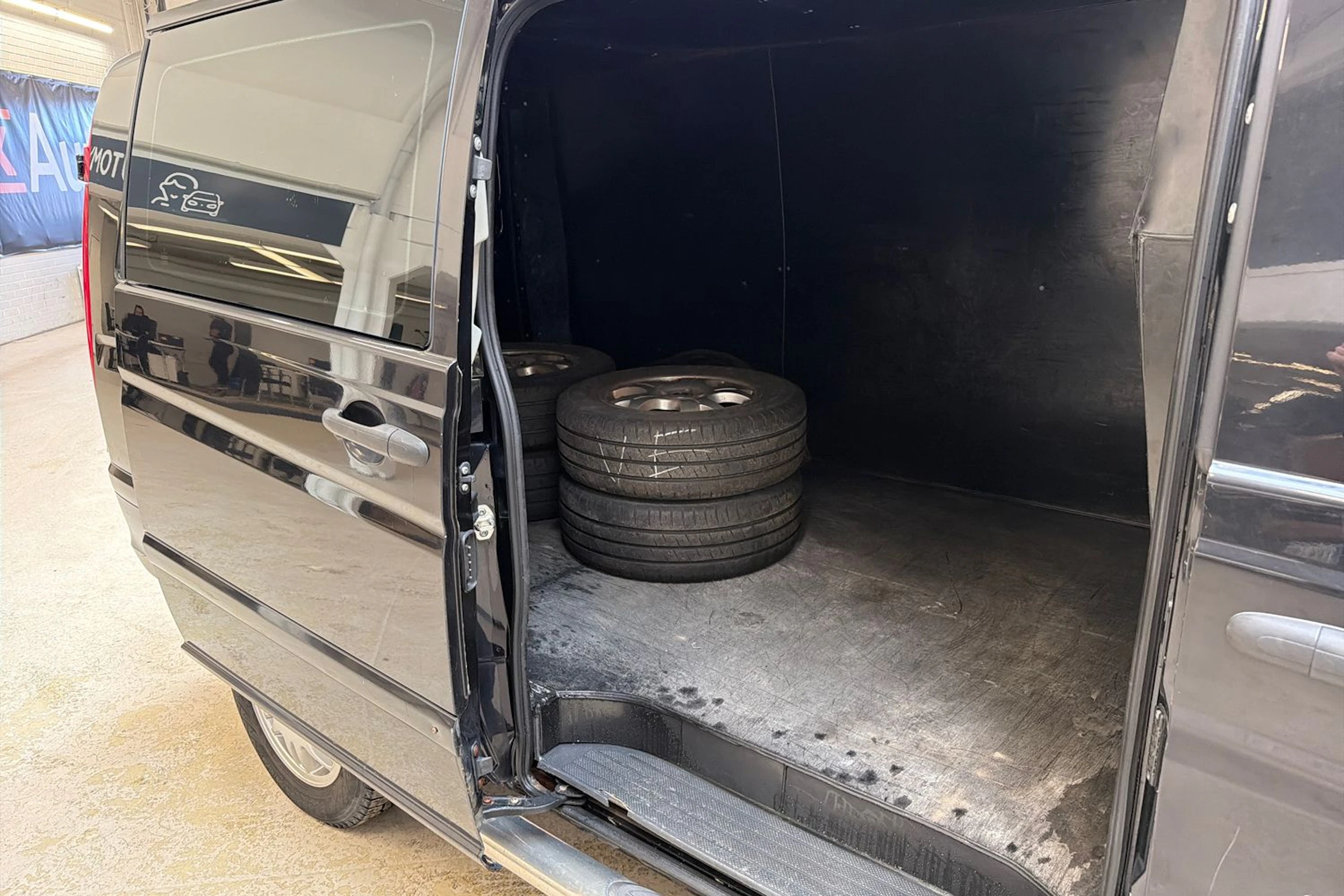 musta Mercedes-Benz Vito 2012 kuva 19.