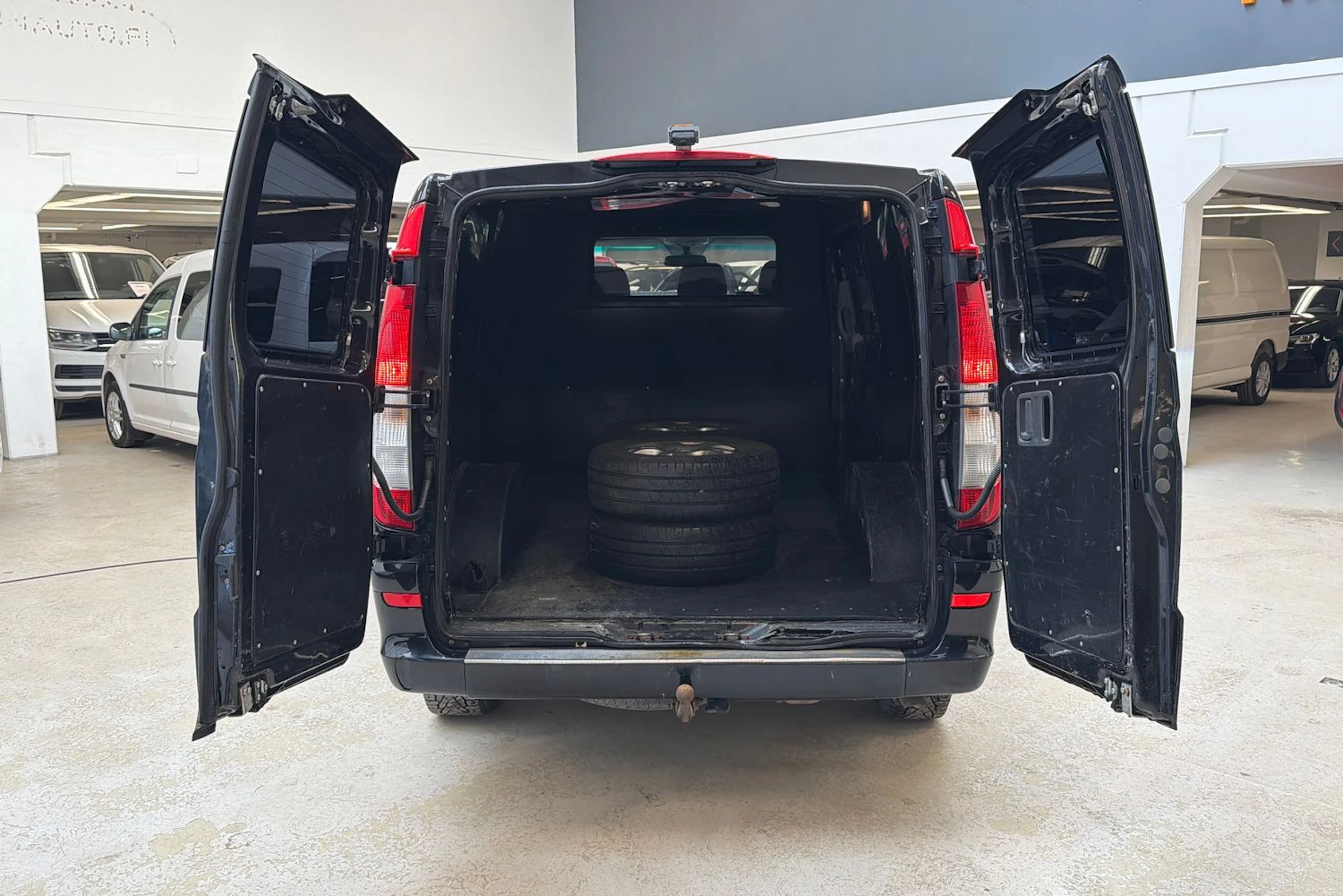 musta Mercedes-Benz Vito 2012 kuva 20.