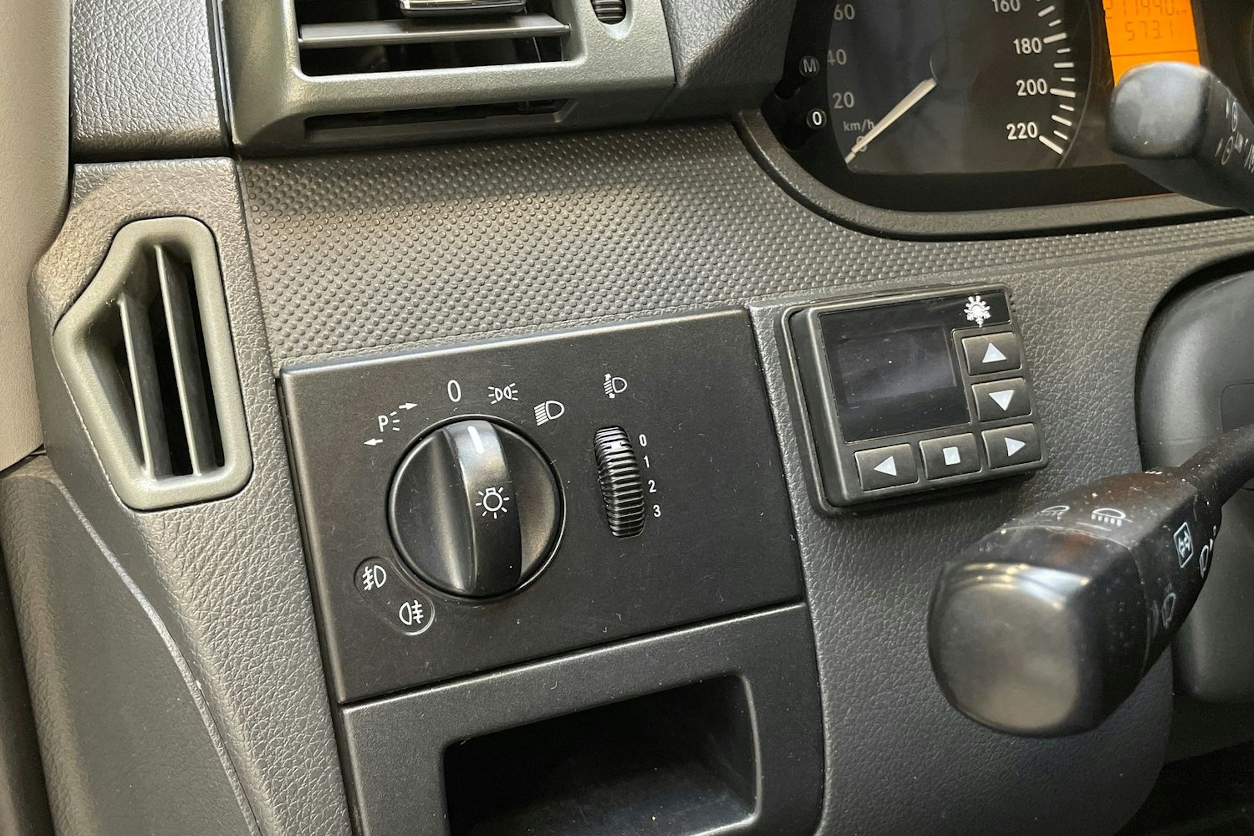 valkoinen Mercedes-Benz Vito 2012 kuva 17.