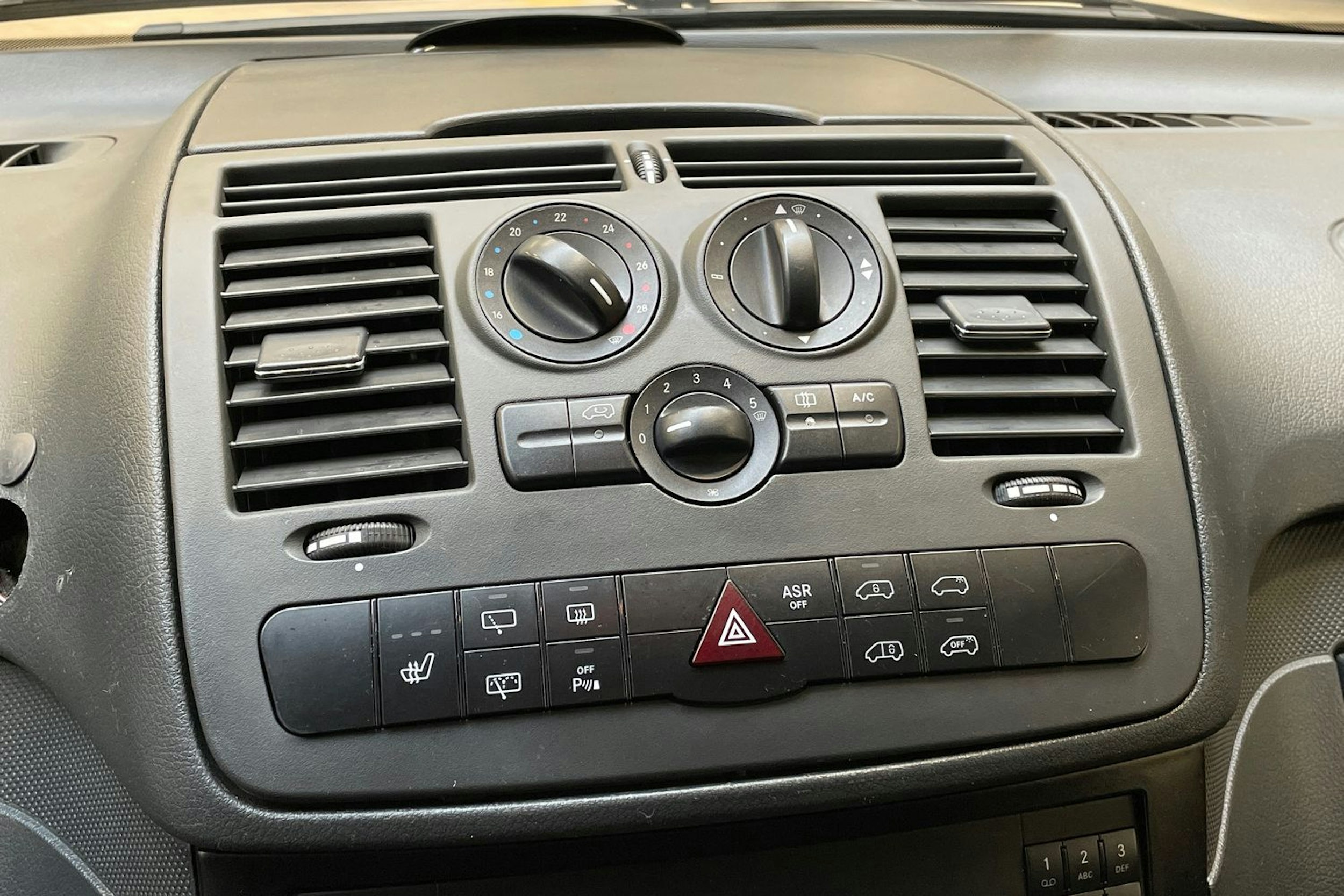 valkoinen Mercedes-Benz Vito 2012 kuva 19.