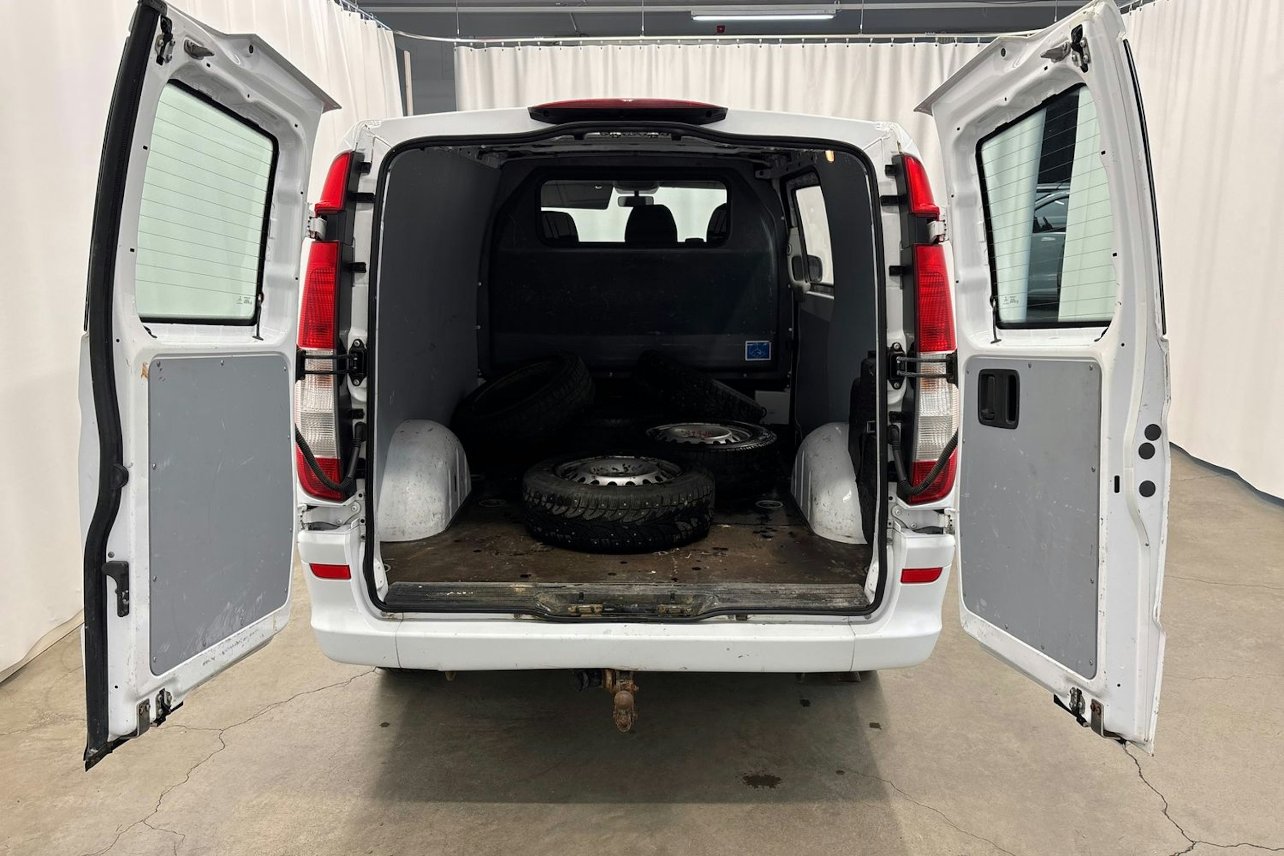 Valkoinen Mercedes-Benz Vito 2012 kuva 10.